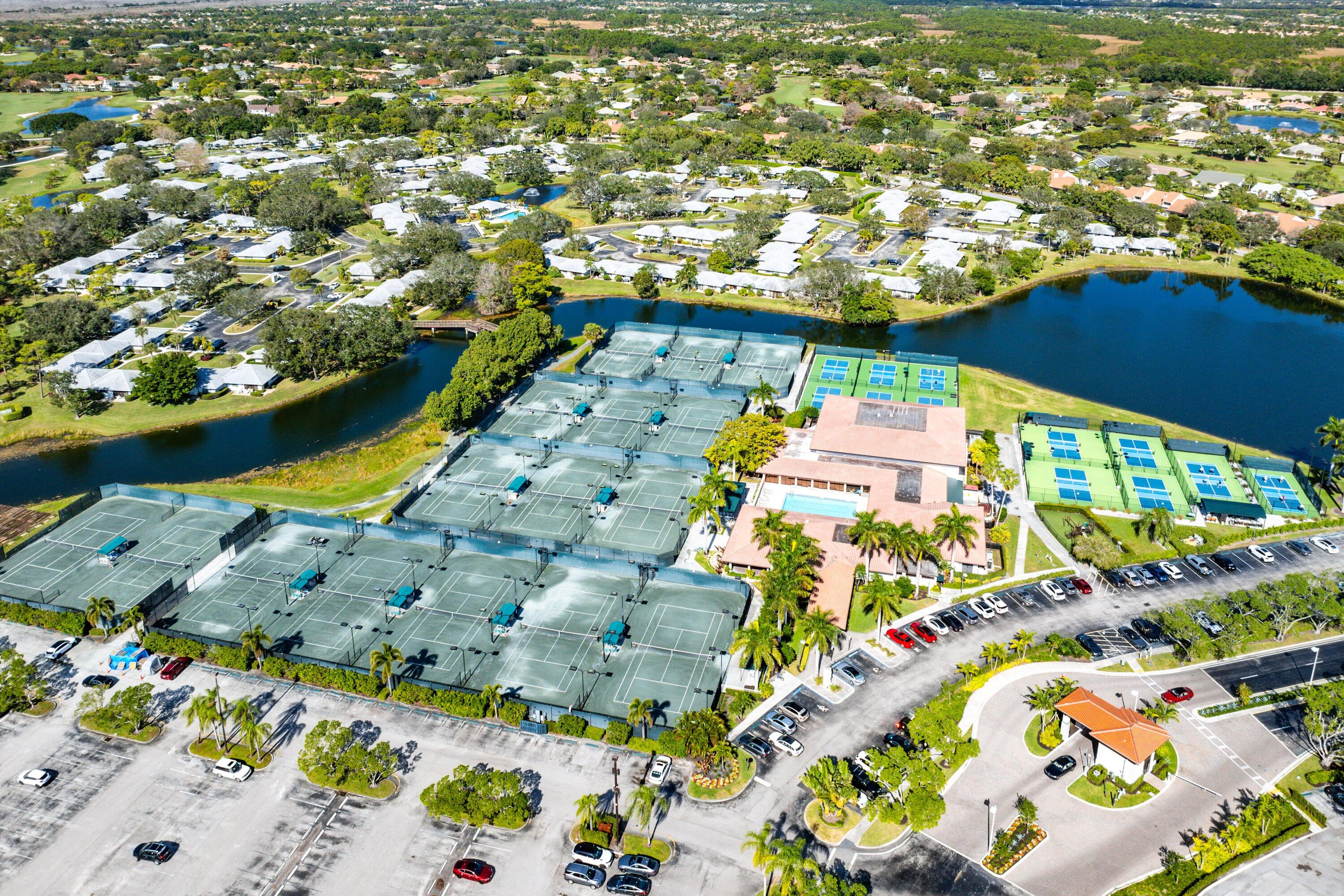 606 Brackenwood Cove