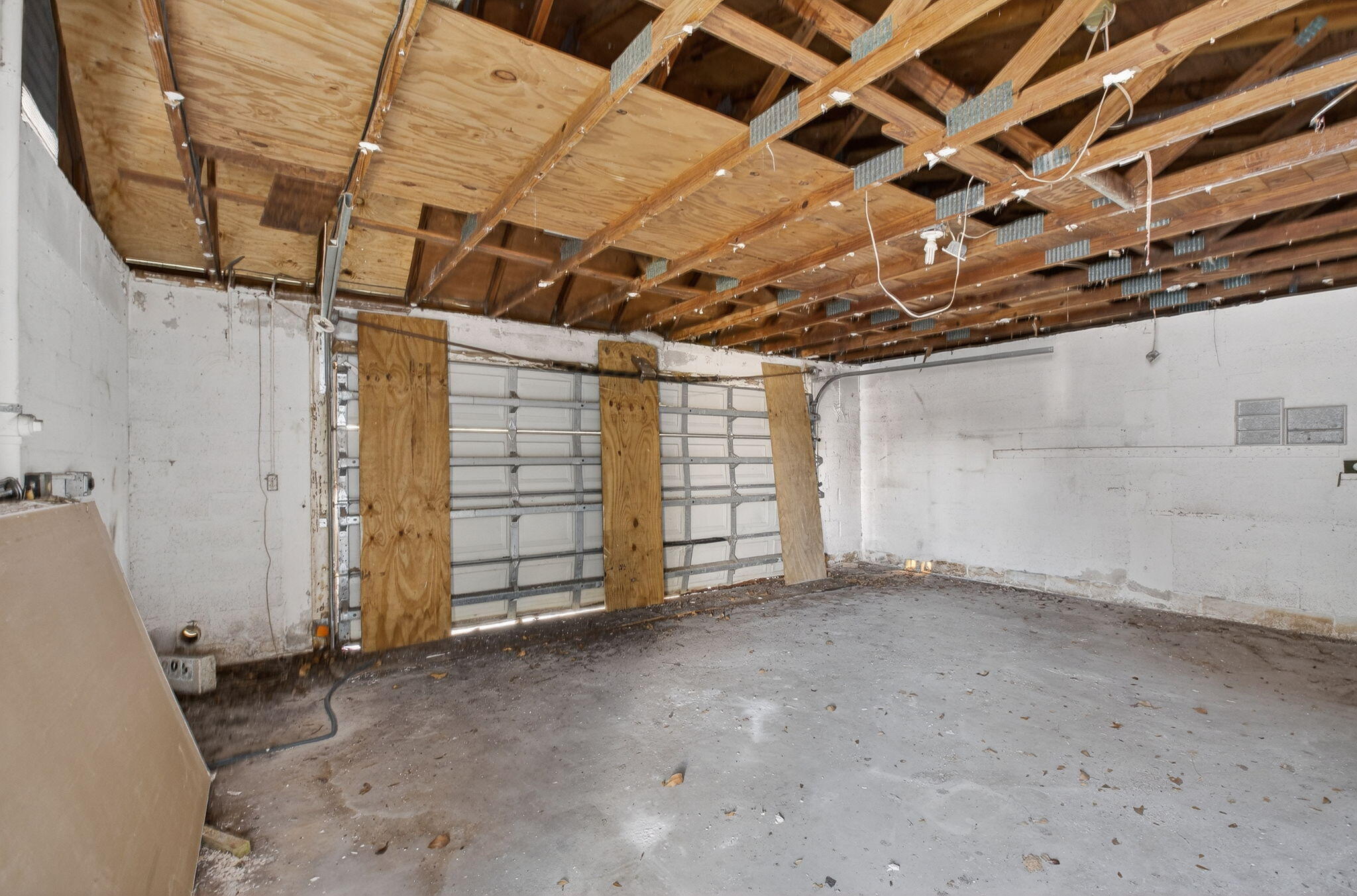 905 NW 21st Way
