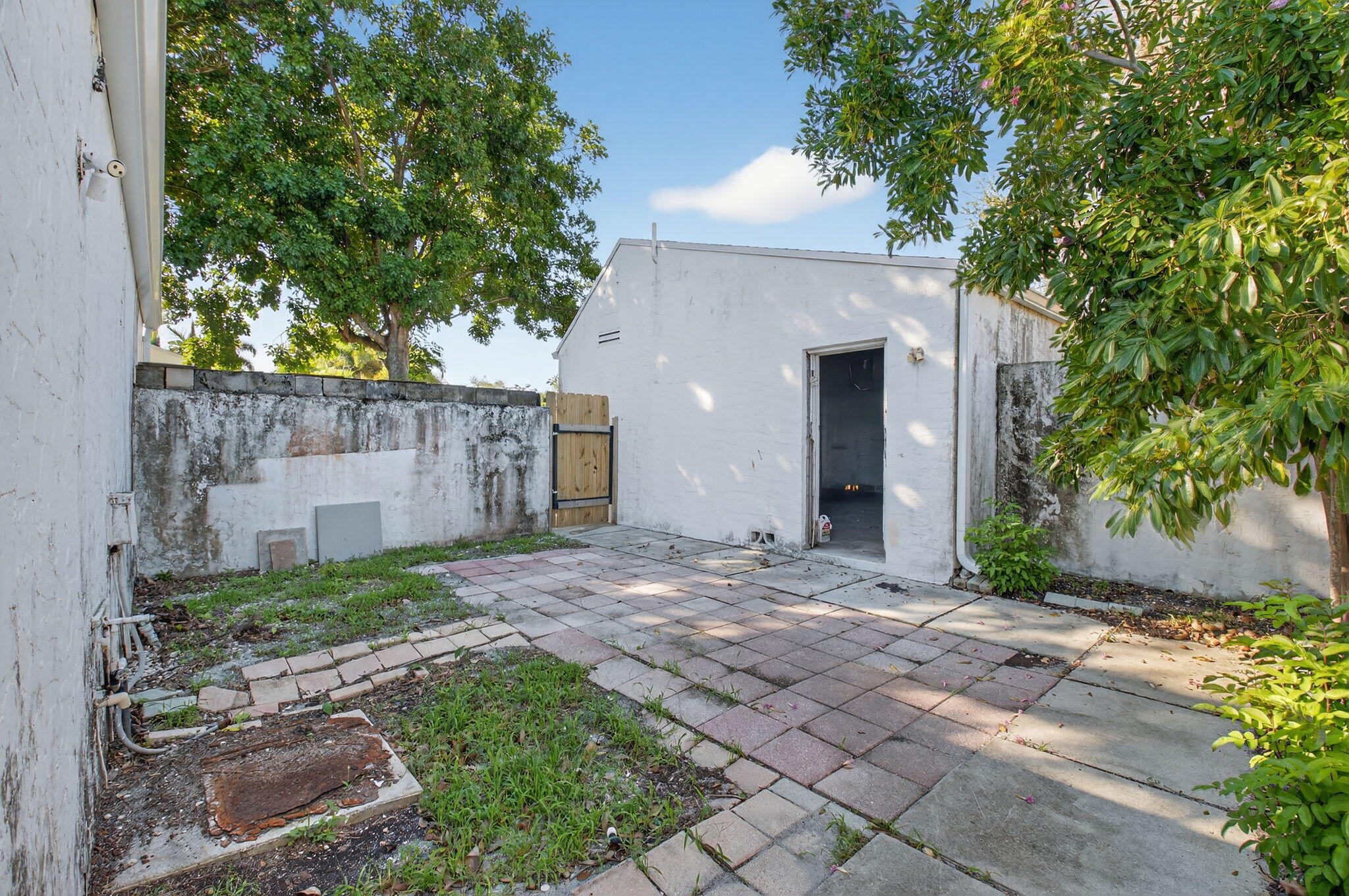 905 NW 21st Way