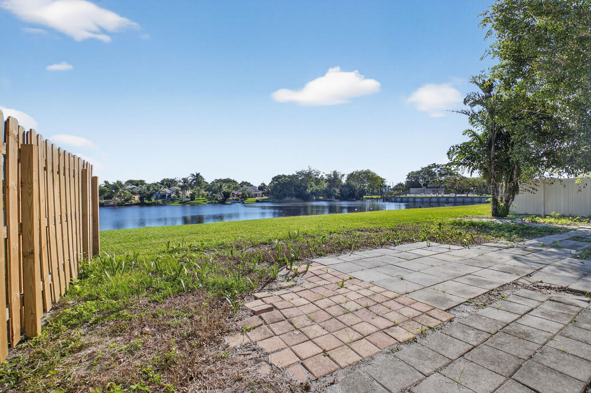 905 NW 21st Way