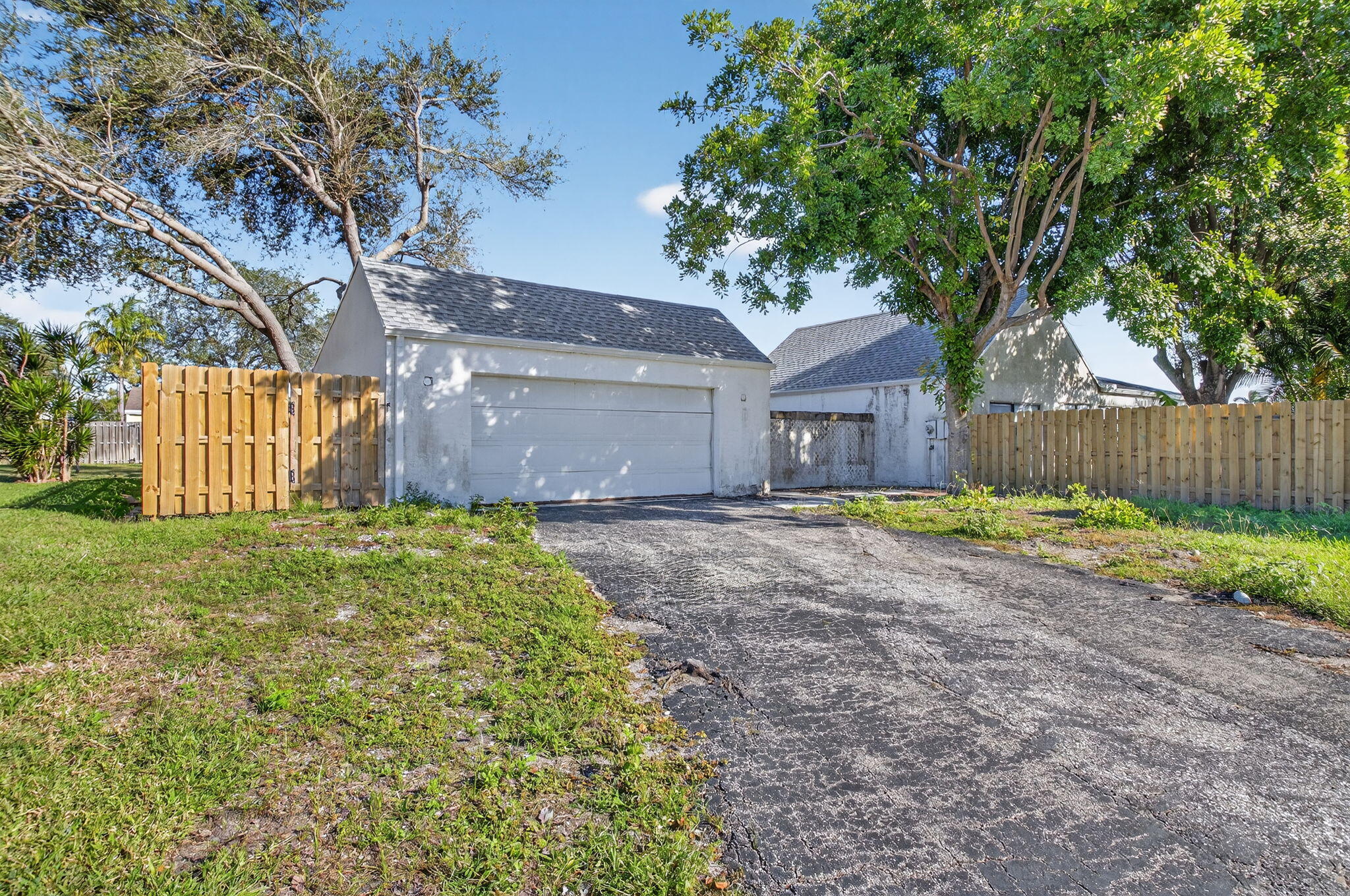 905 NW 21st Way