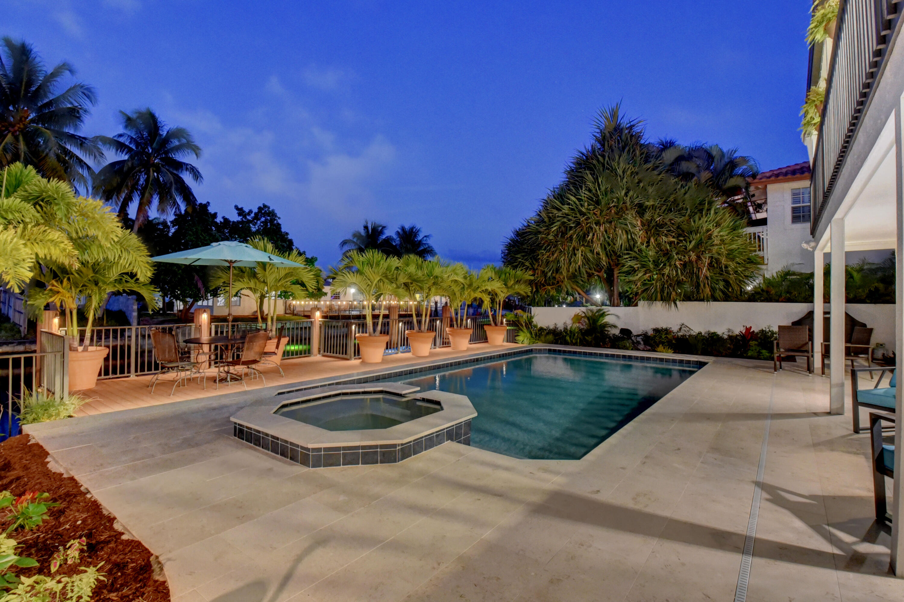 399 SW 15th Street