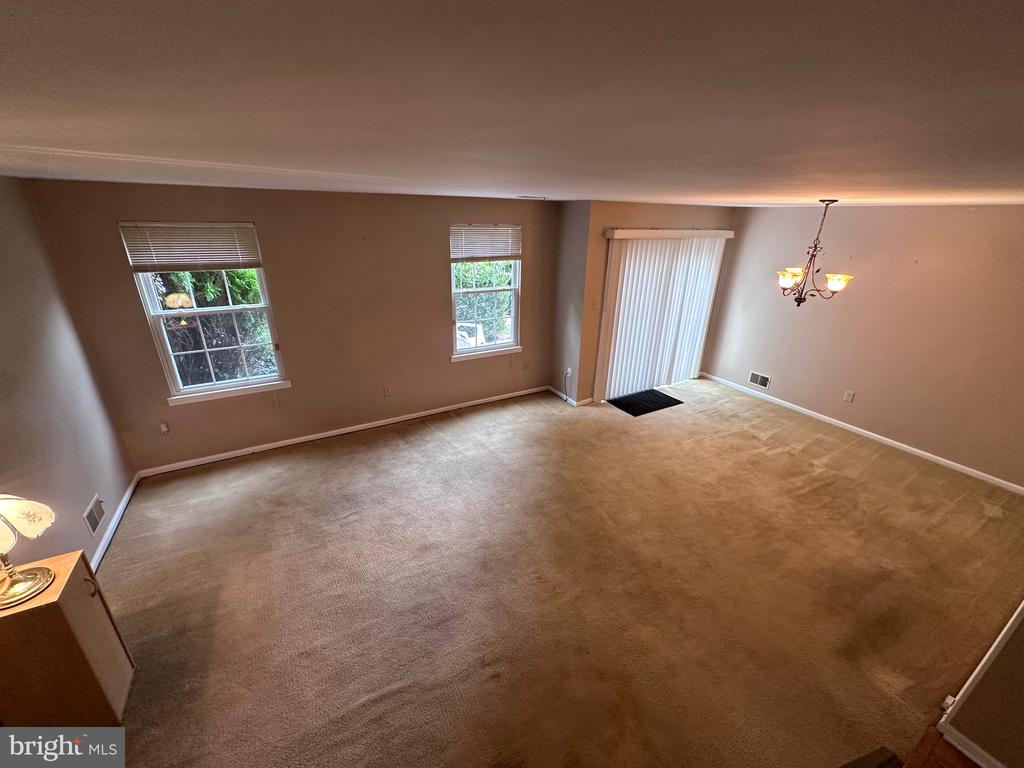 35 River Bank Dr