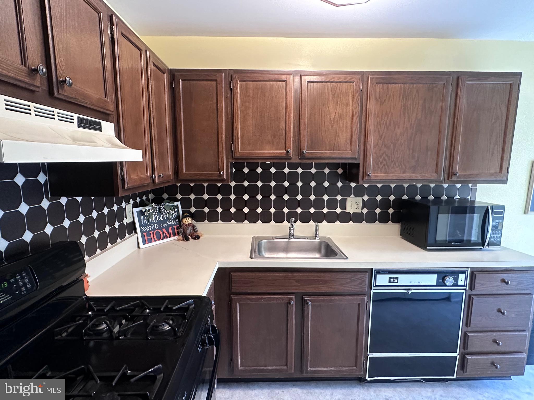 35 River Bank Dr