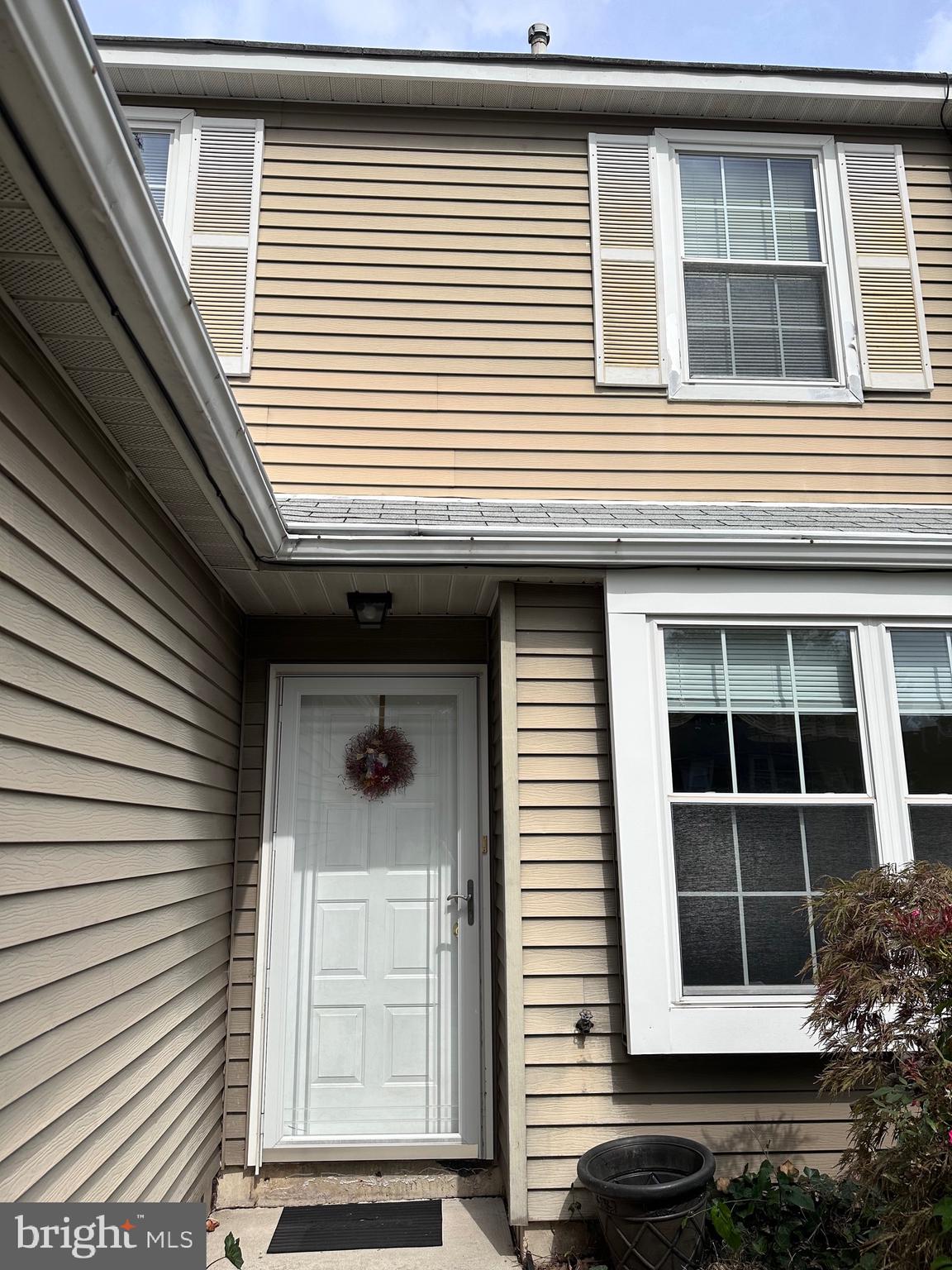 35 River Bank Dr