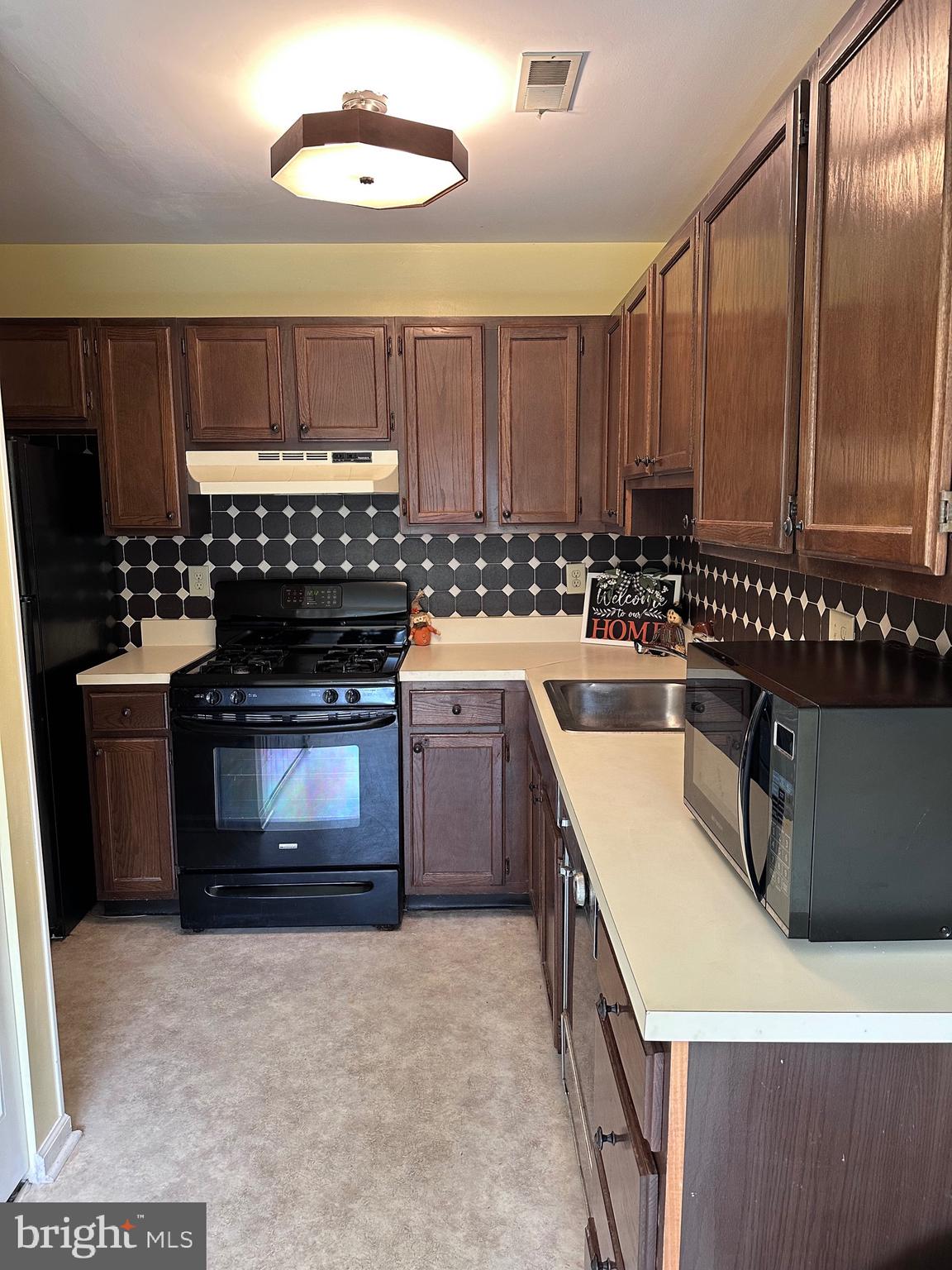 35 River Bank Dr