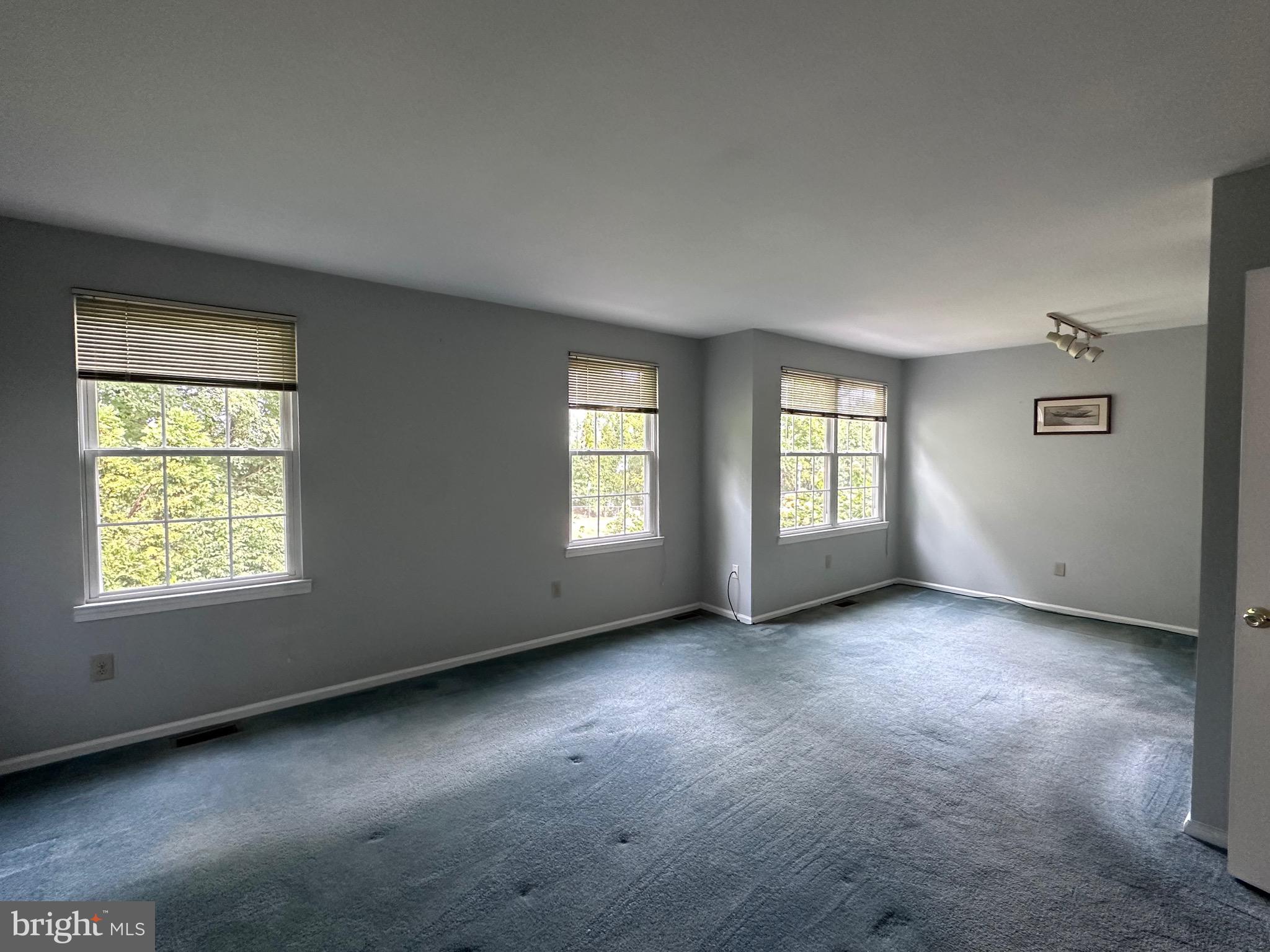 35 River Bank Dr