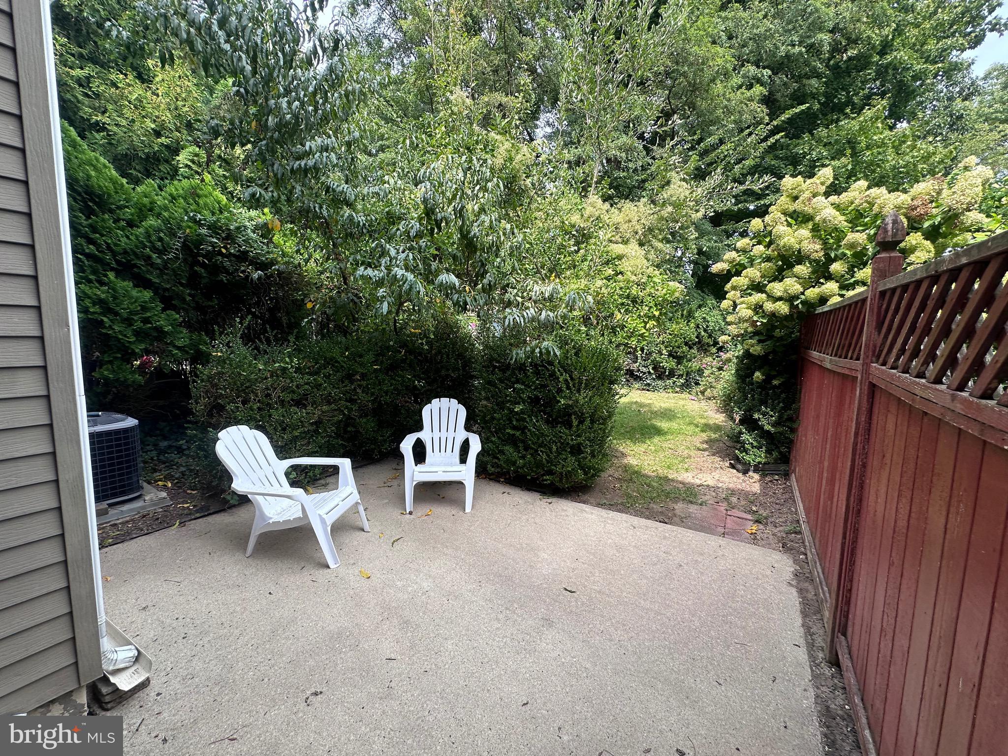35 River Bank Dr