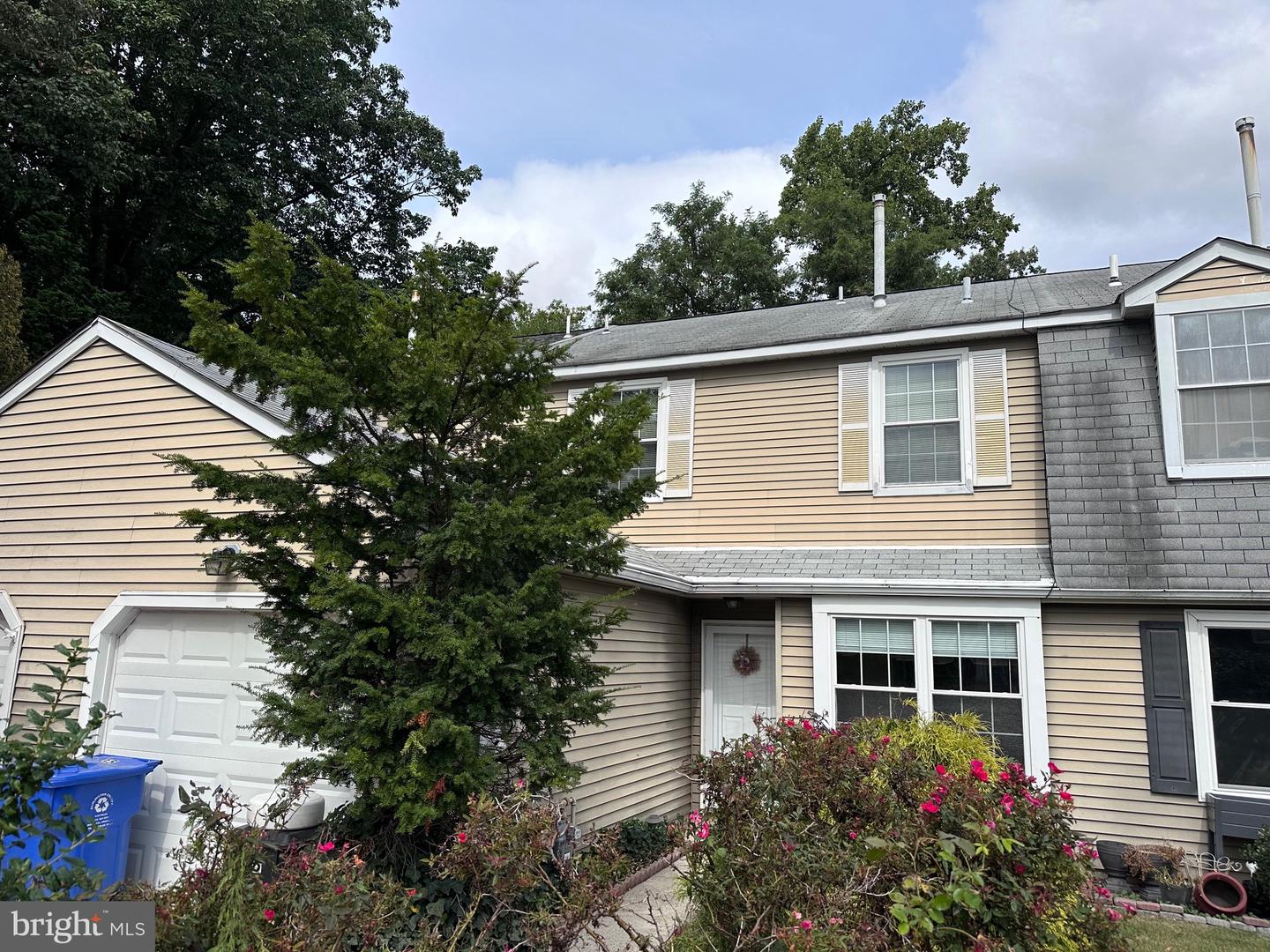 35 River Bank Dr