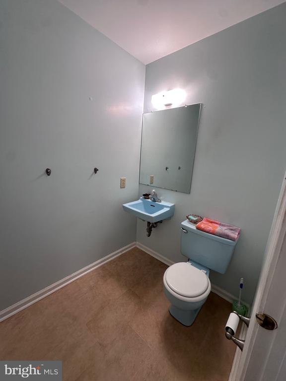 35 River Bank Dr