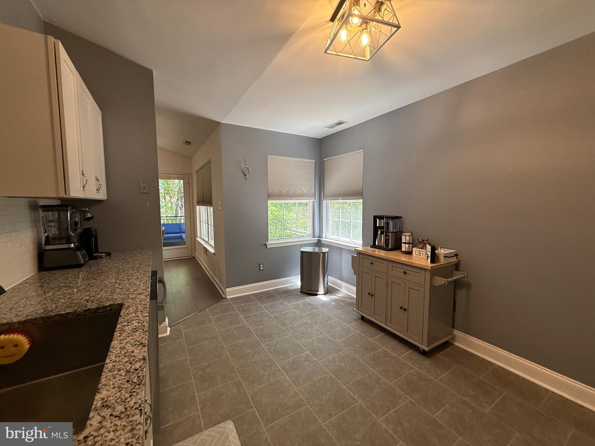 102 BIRCH HOLLOW DR