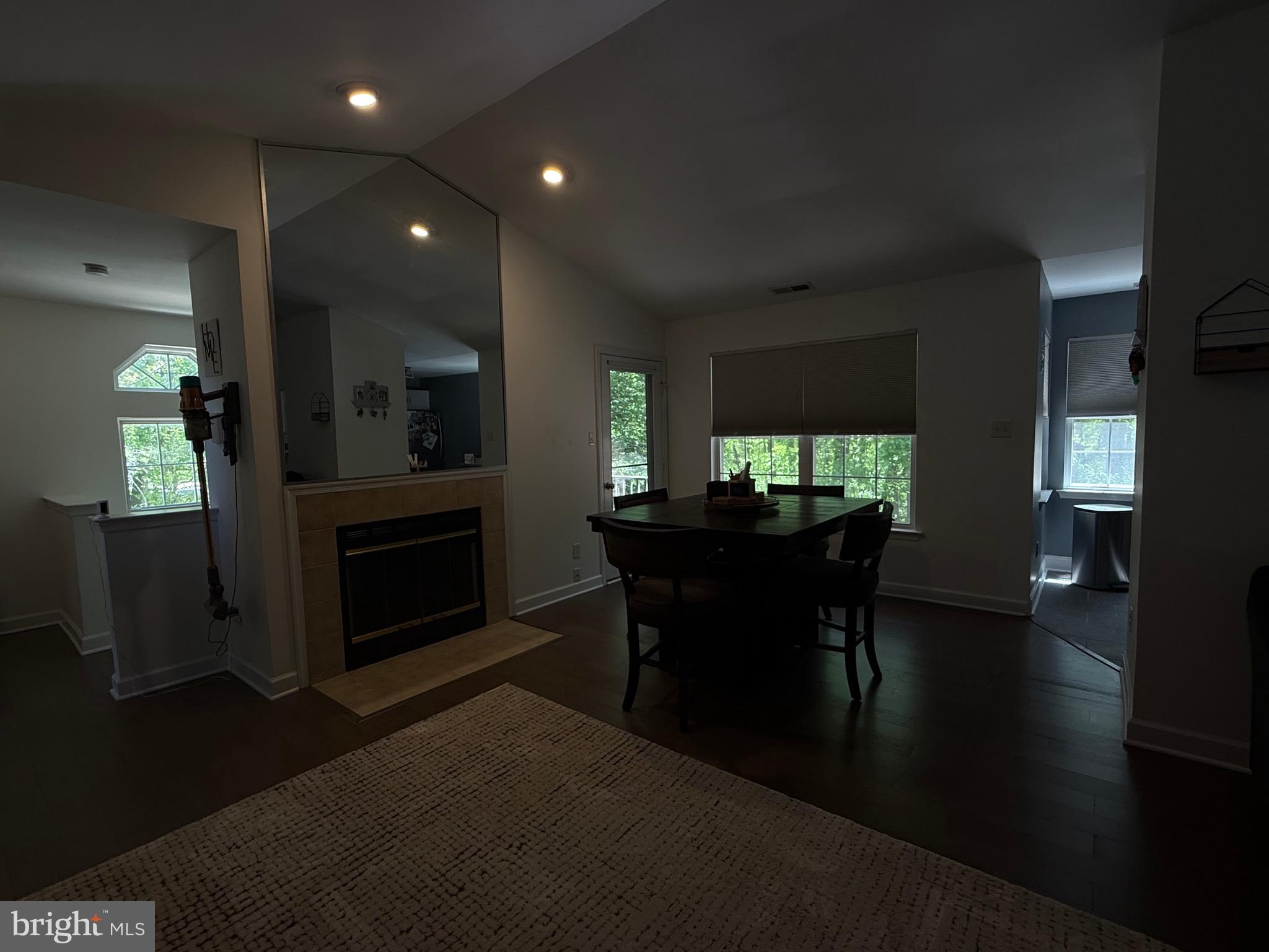 102 BIRCH HOLLOW DR