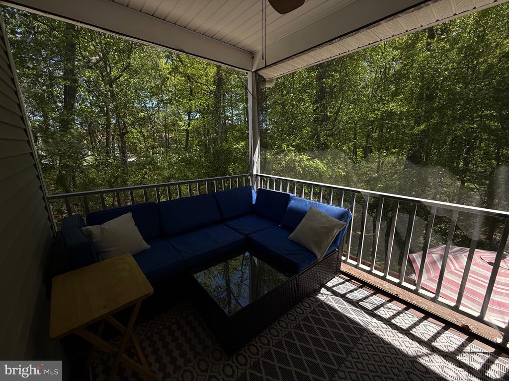 102 BIRCH HOLLOW DR
