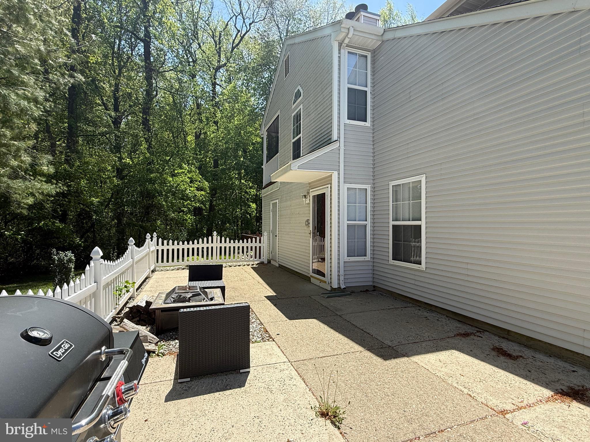 102 BIRCH HOLLOW DR