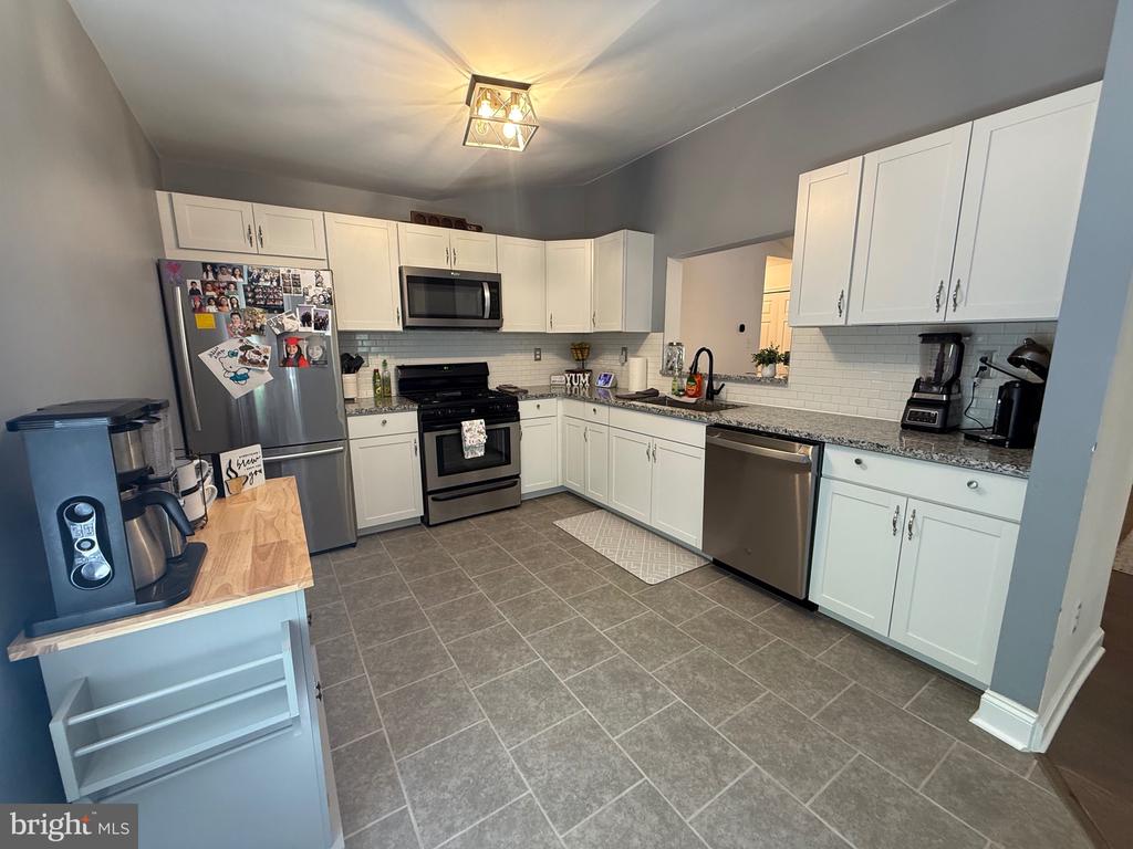 102 BIRCH HOLLOW DR