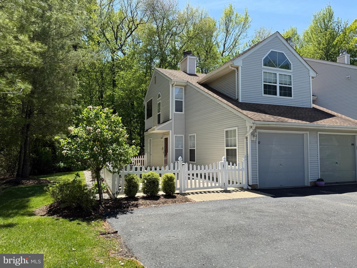 102 BIRCH HOLLOW DR