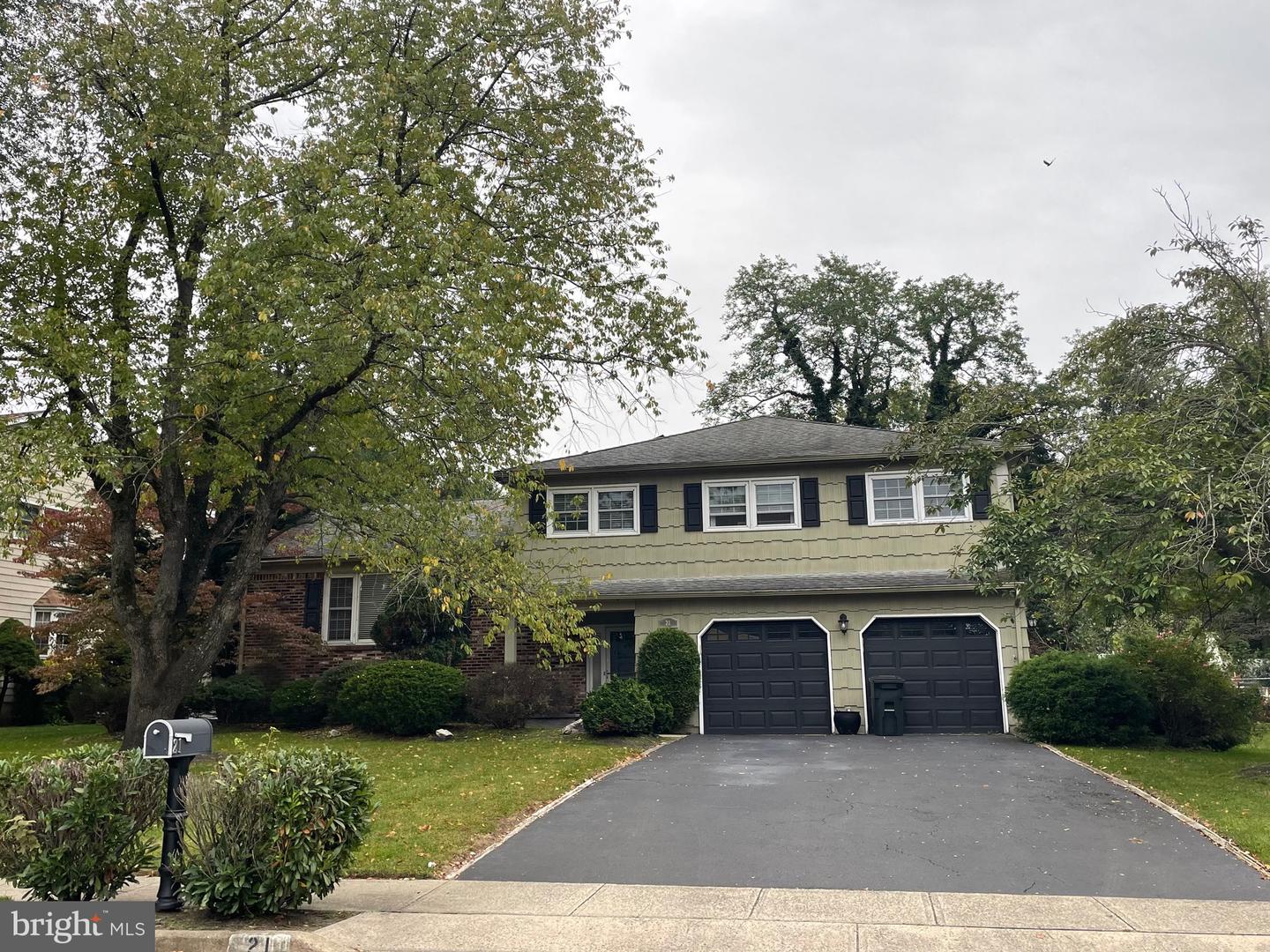 21 Guilford Ln