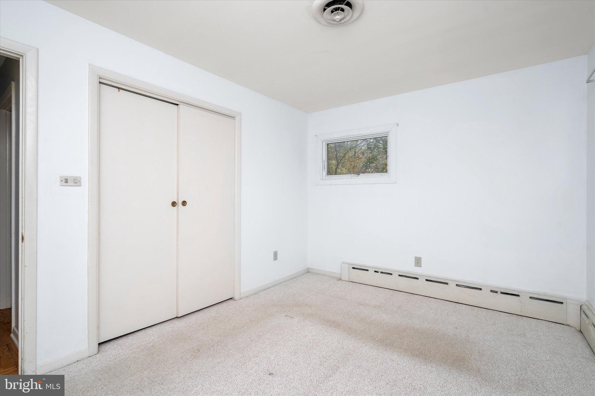 18 Glen Brook Pl