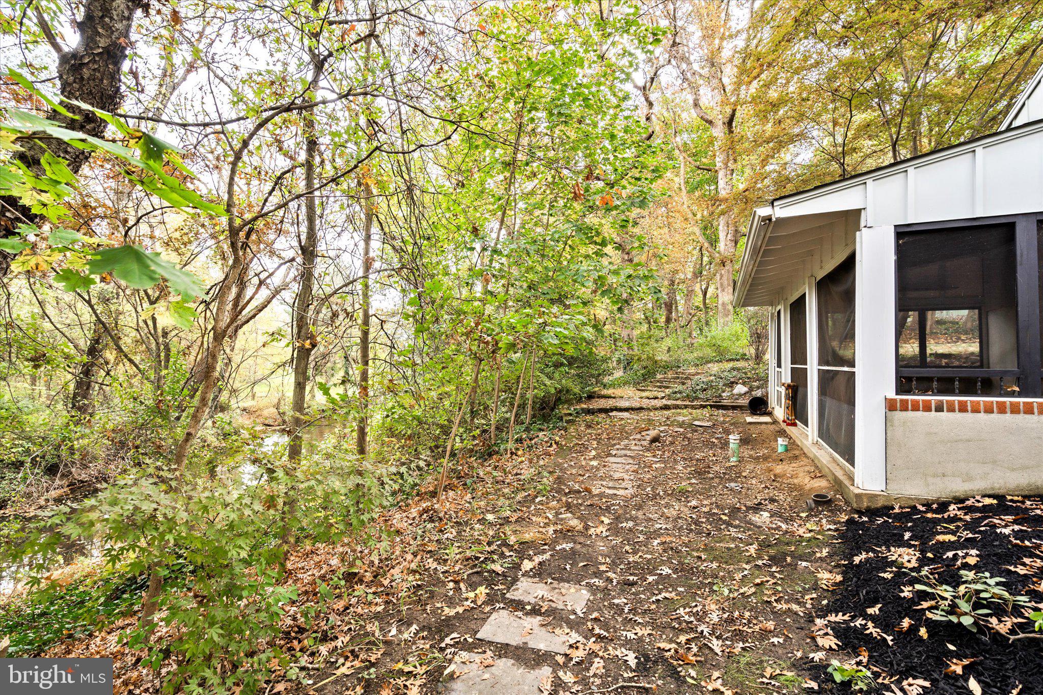 18 Glen Brook Pl
