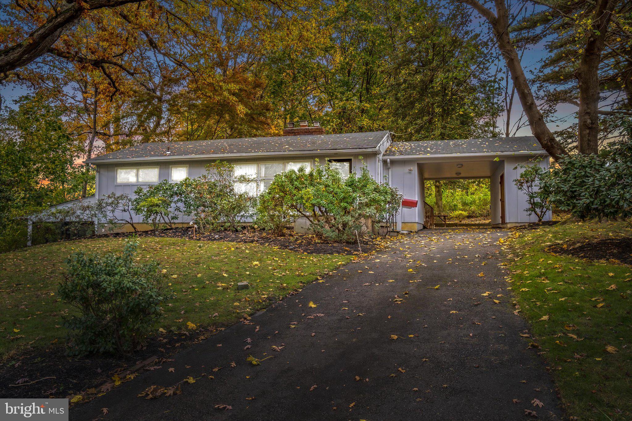 18 Glen Brook Pl