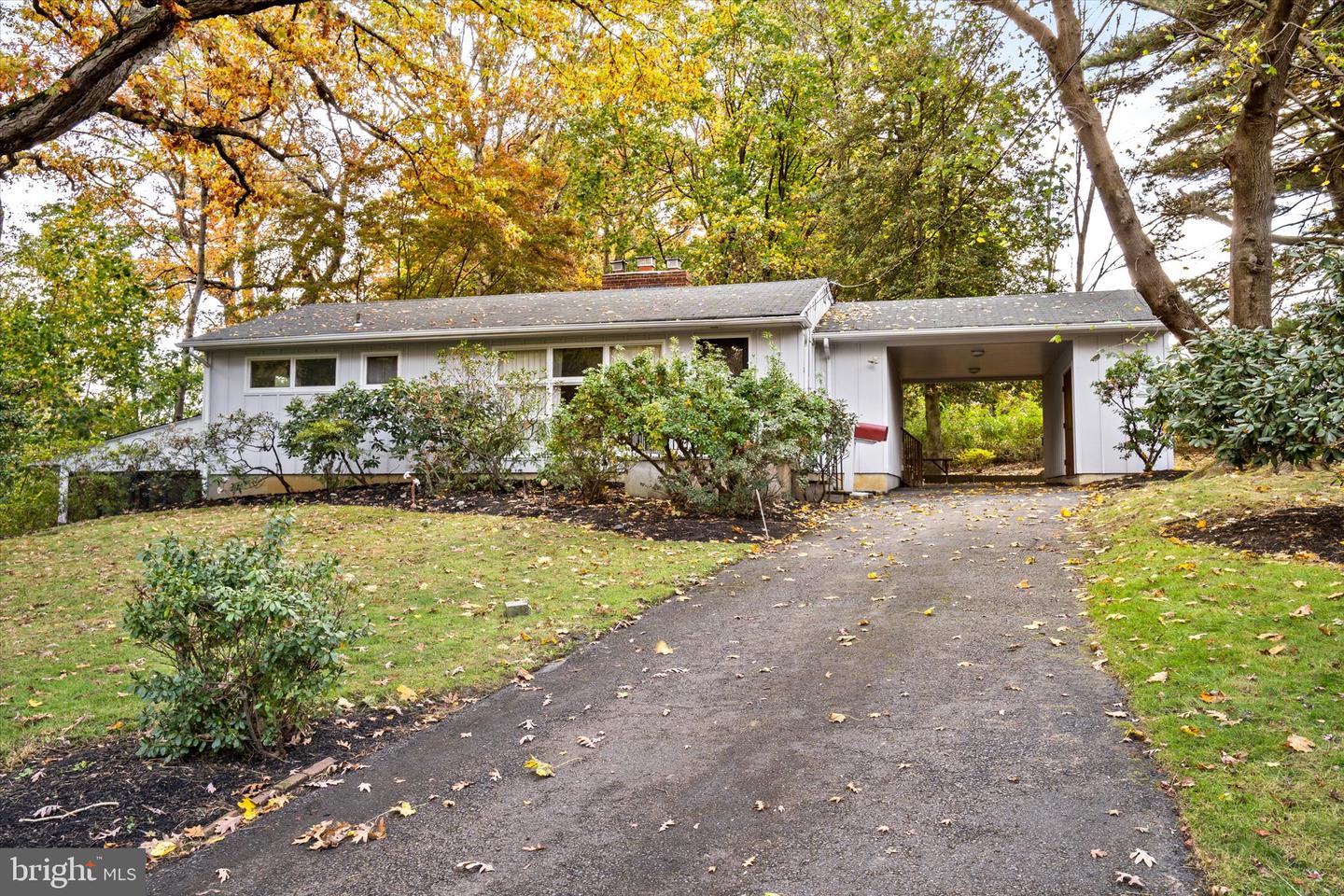 18 Glen Brook Pl