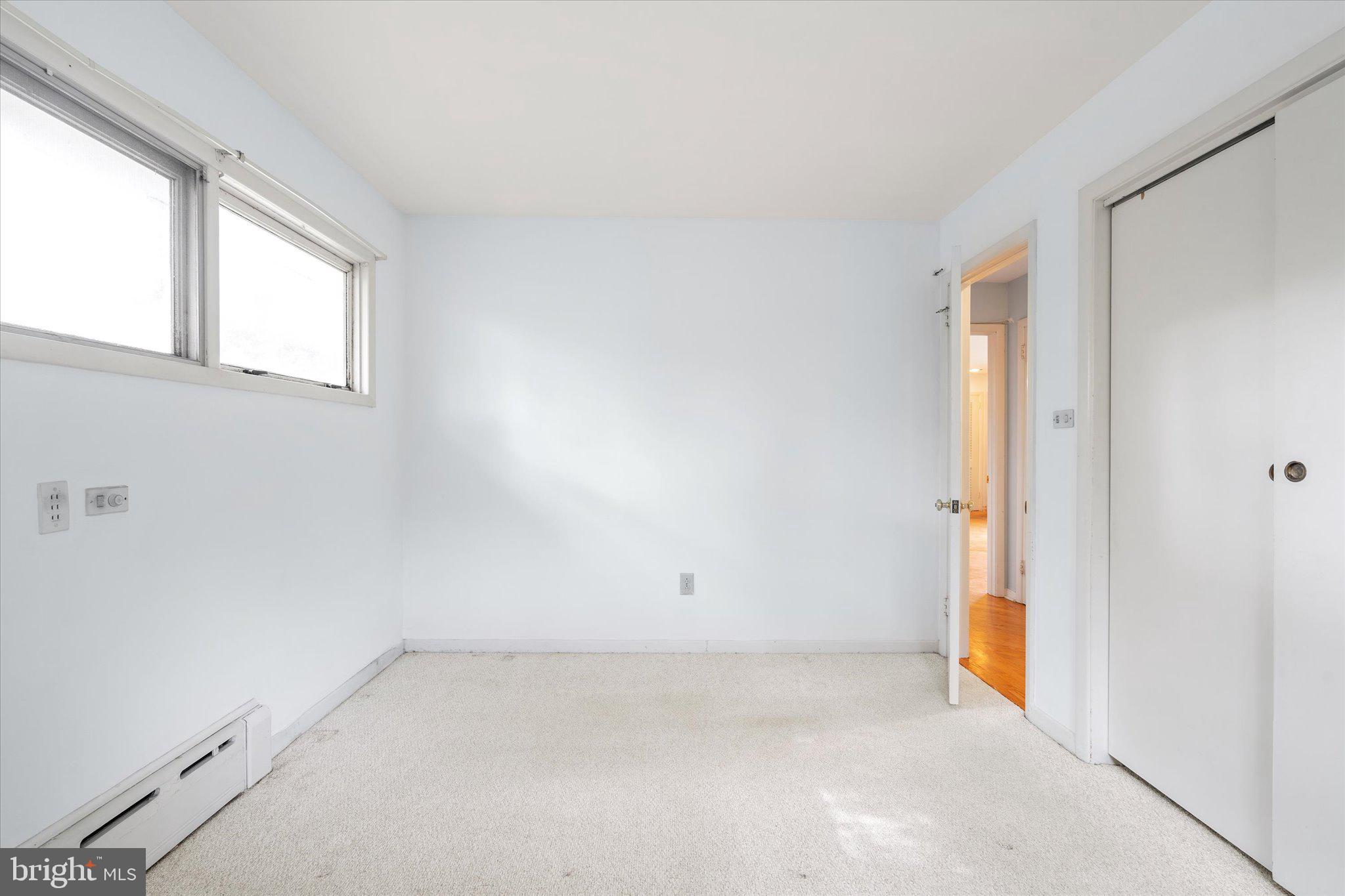 18 Glen Brook Pl
