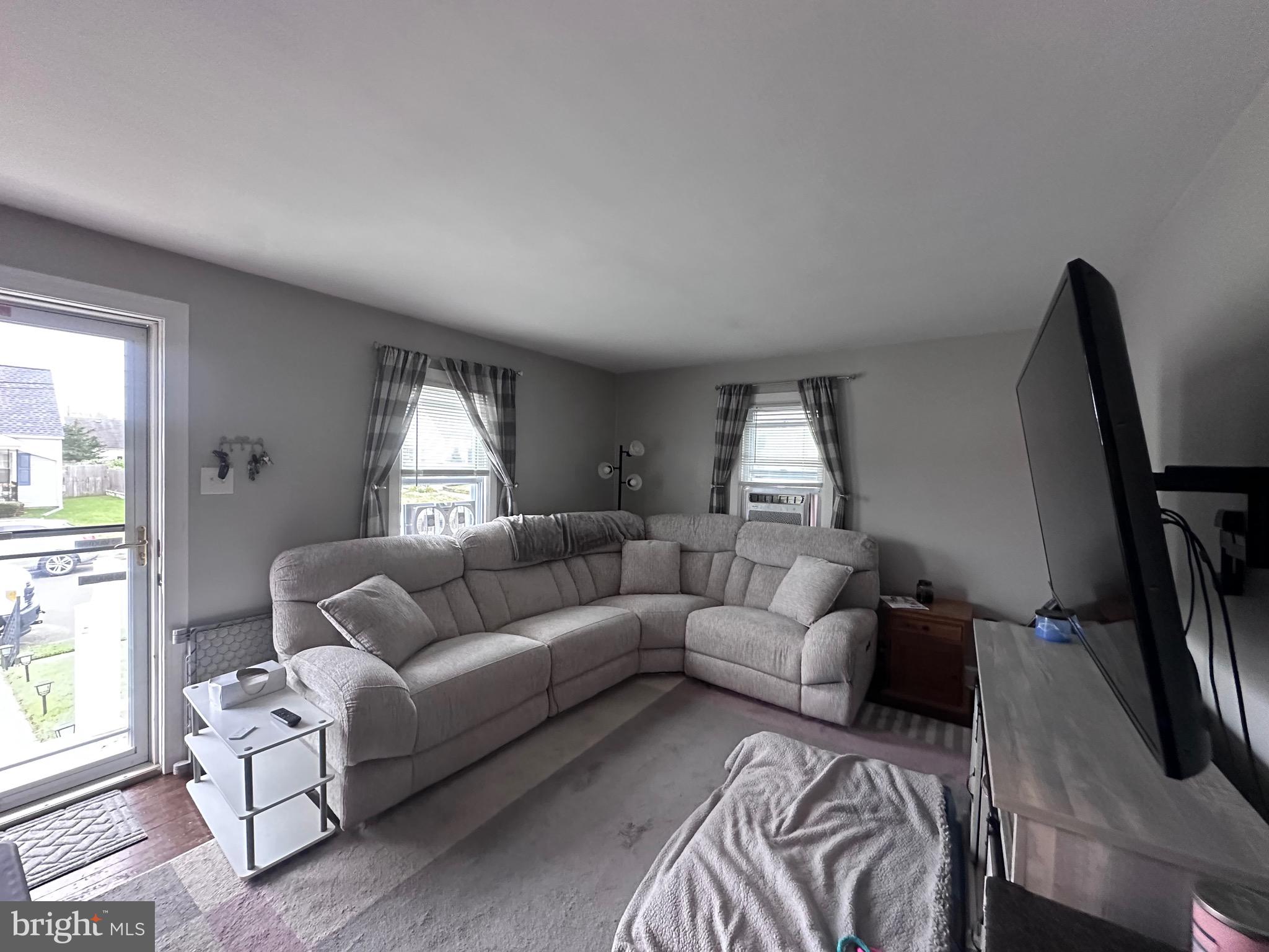 341 Churchill Ave