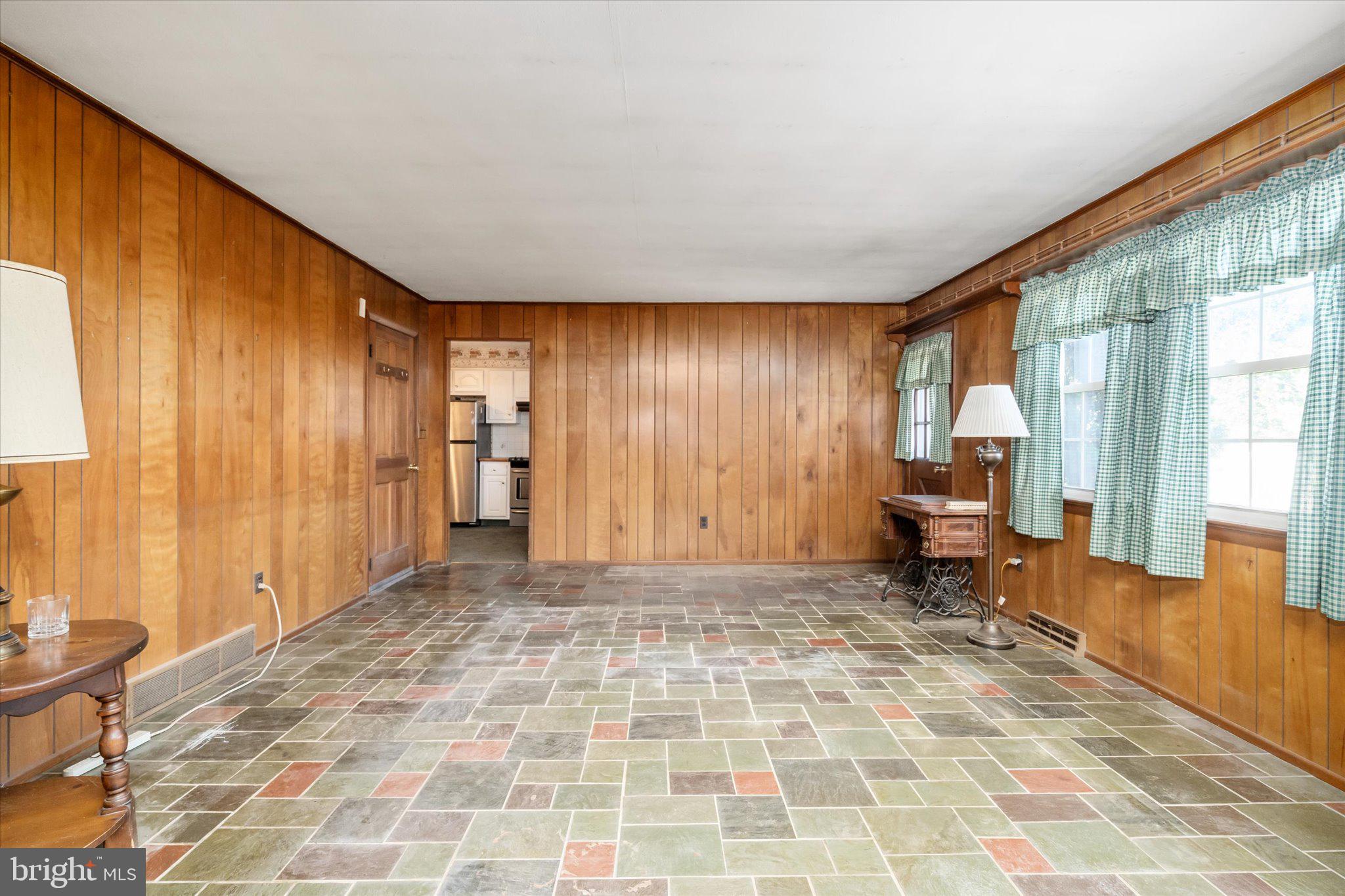 38 Darrah Ln