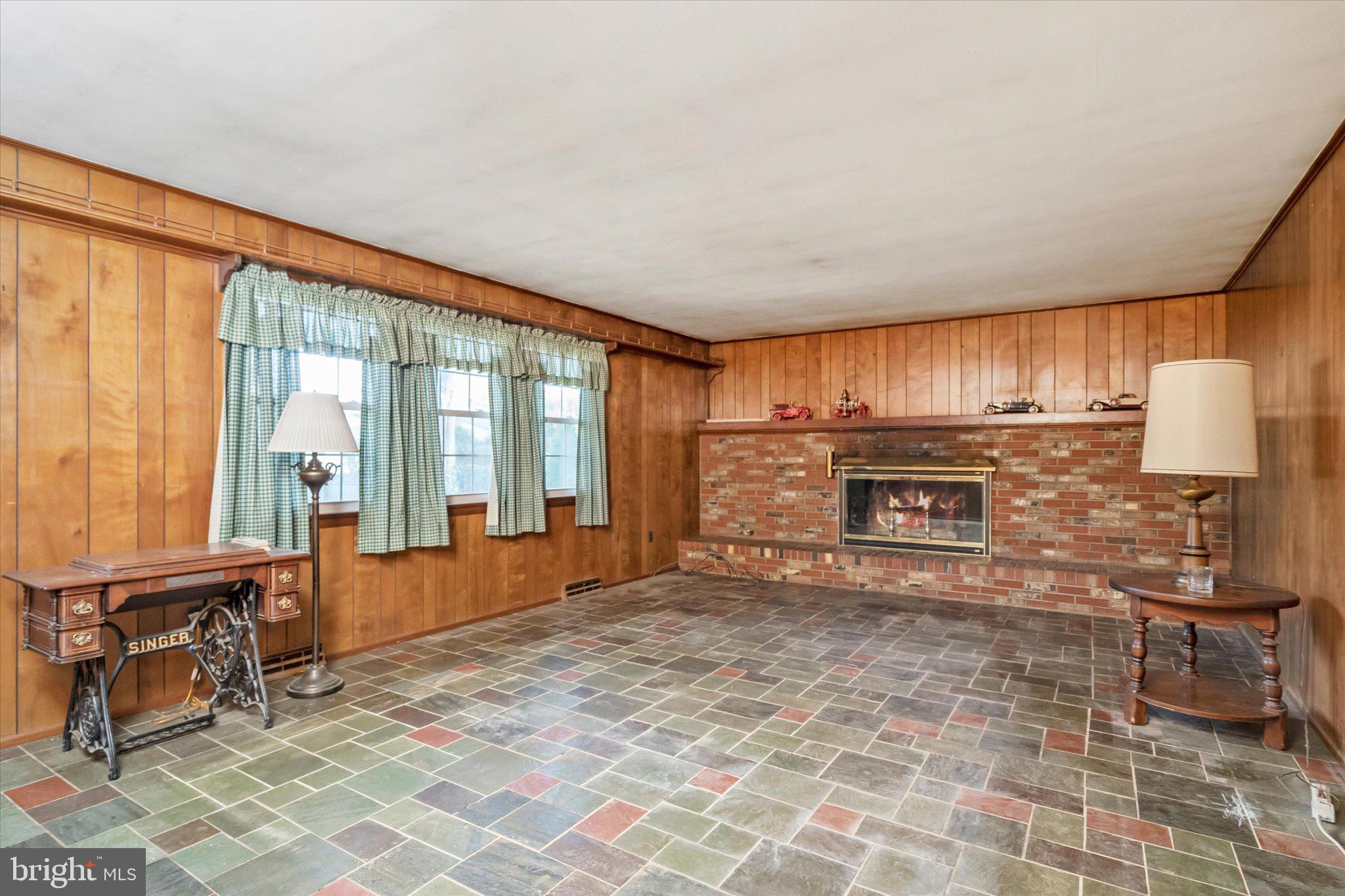 38 Darrah Ln