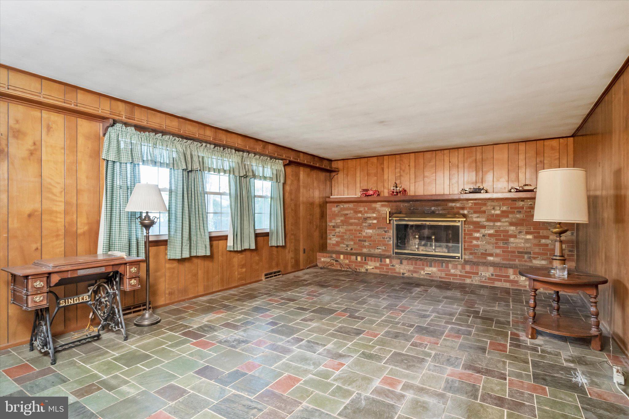 38 Darrah Ln