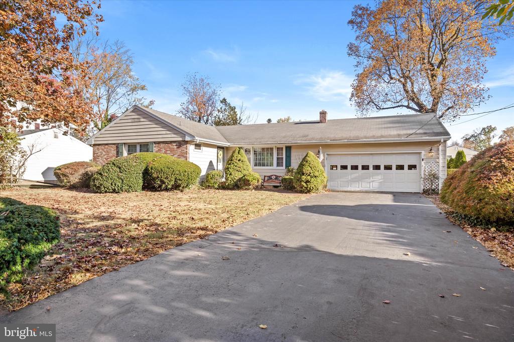 38 Darrah Ln
