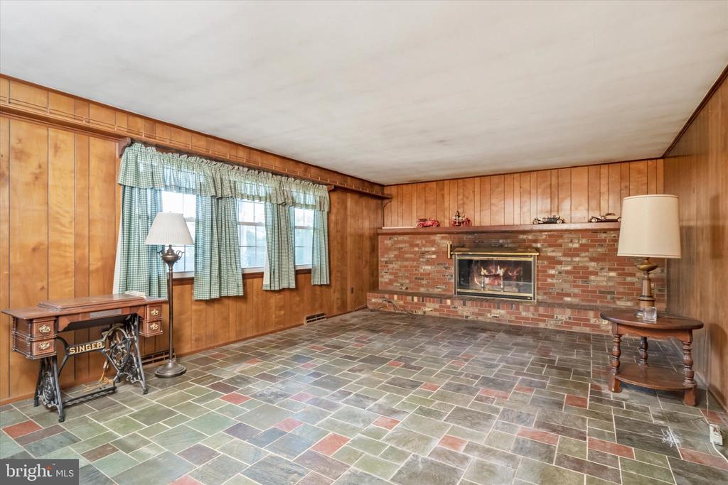 38 Darrah Ln