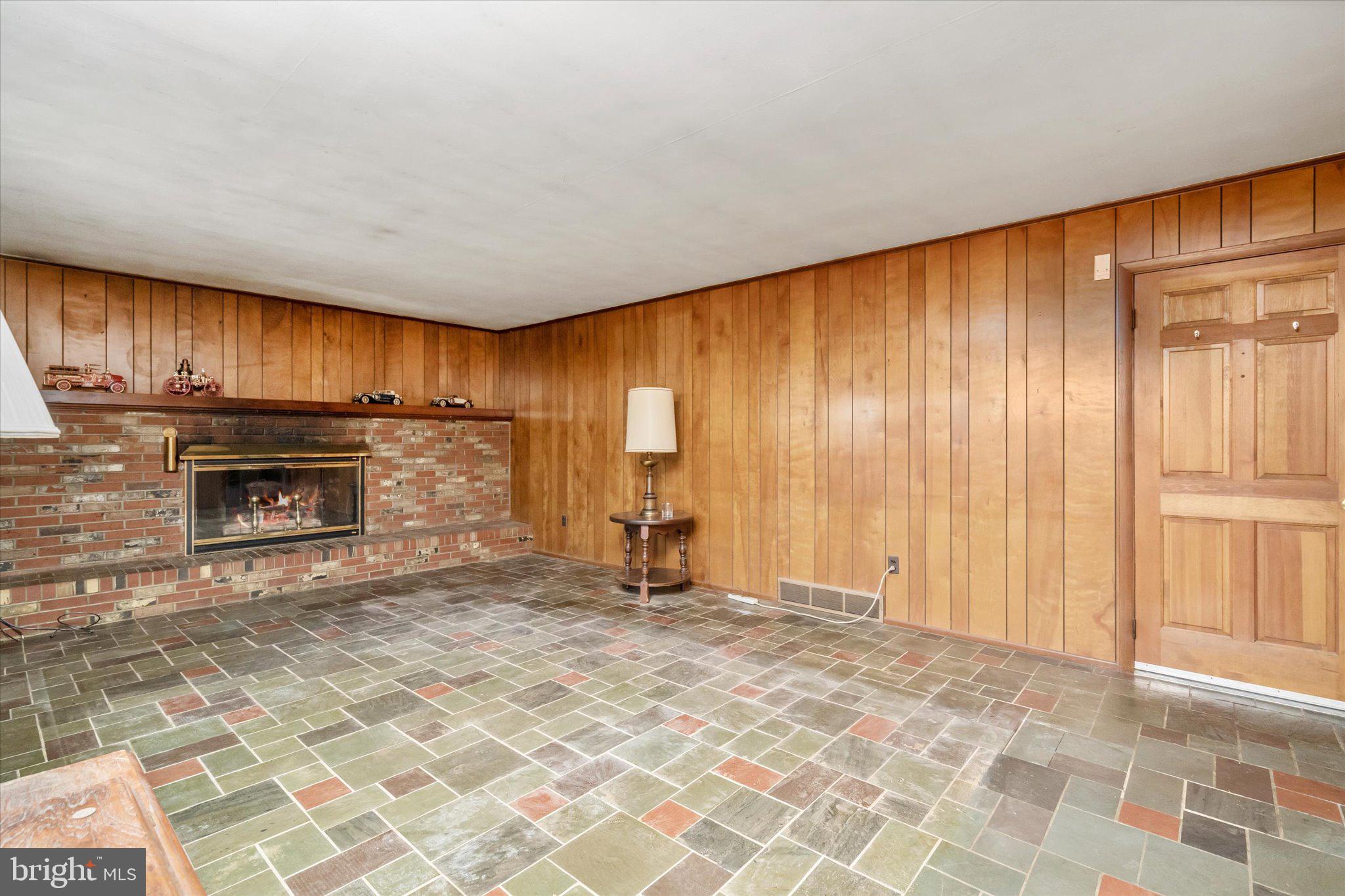 38 Darrah Ln