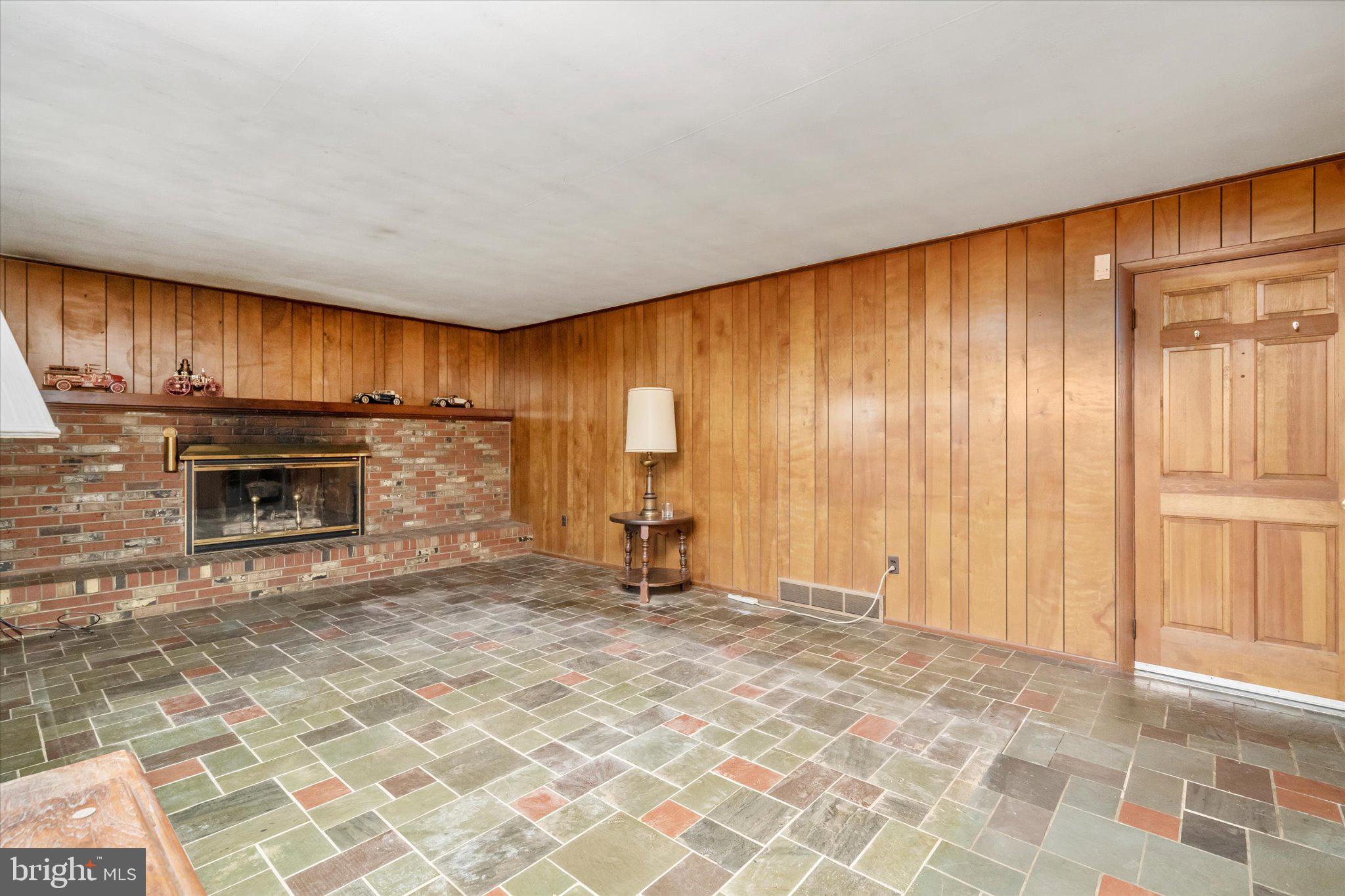 38 Darrah Ln