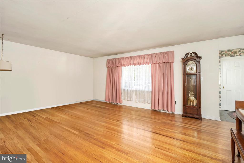 38 Darrah Ln