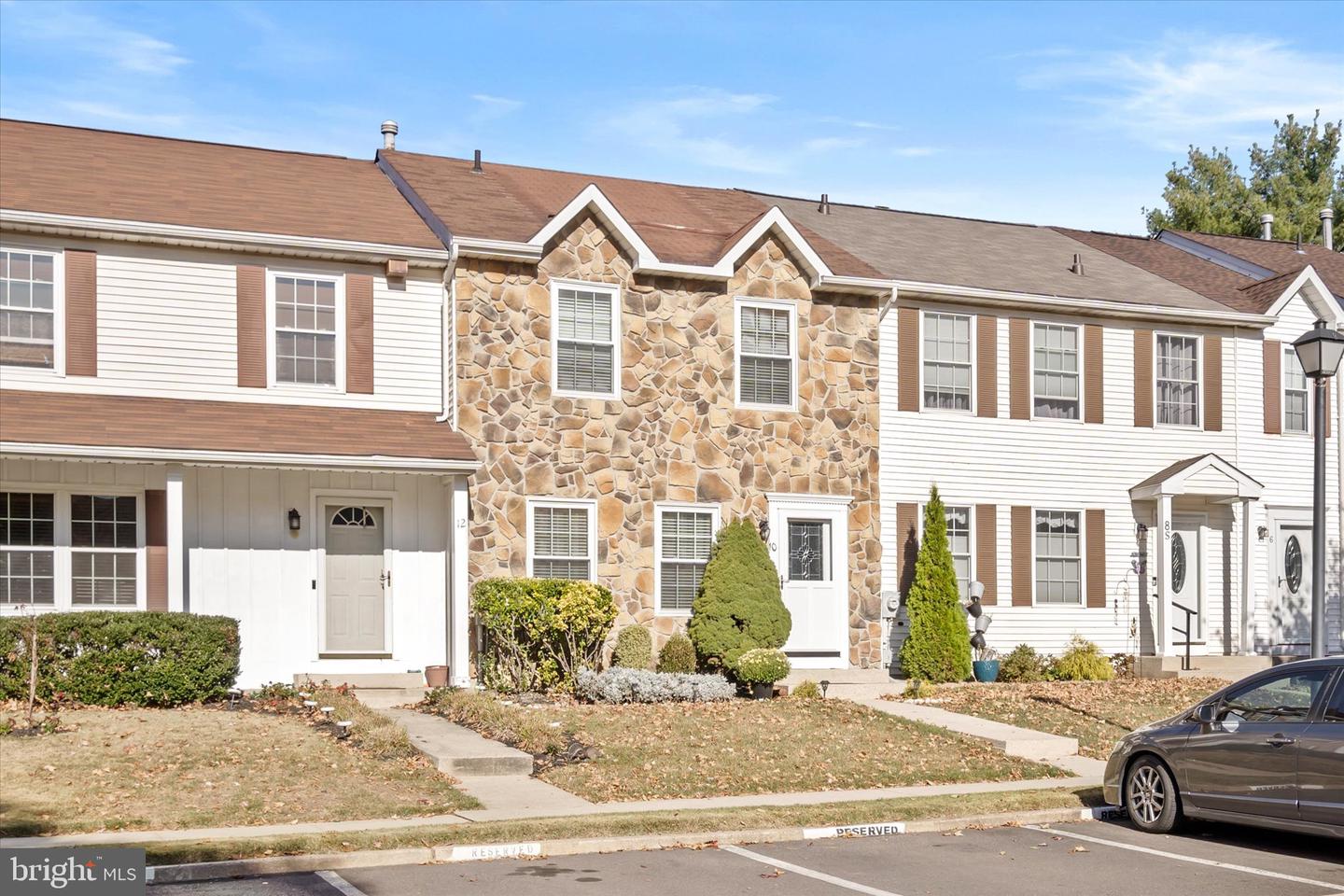 10 Dunmoor Ct S