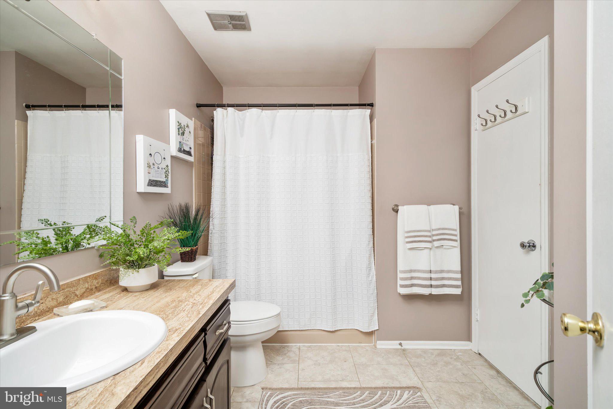 10 Dunmoor Ct S