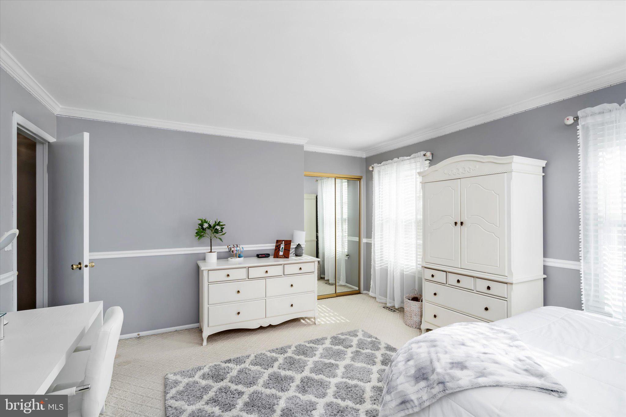 10 Dunmoor Ct S