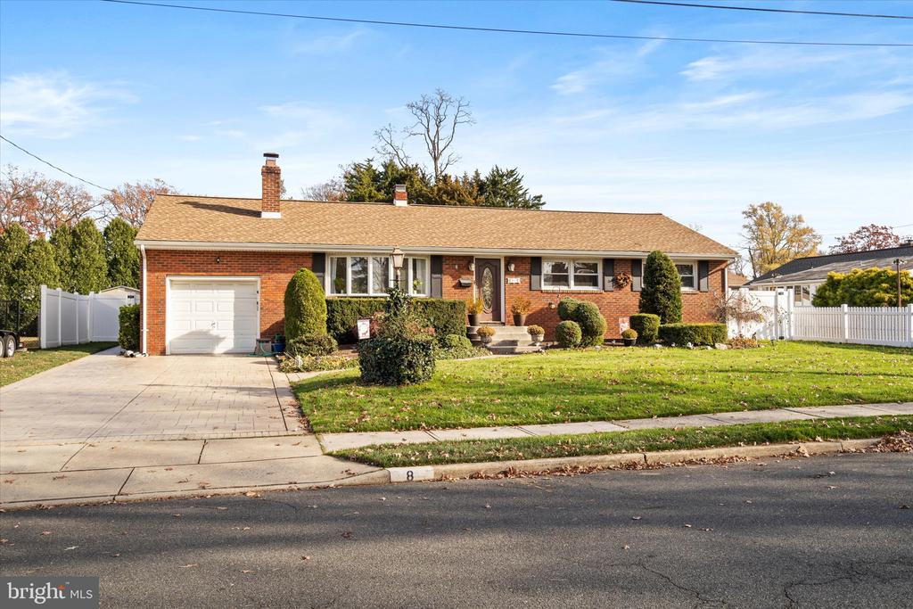 8 Pintinalli Dr