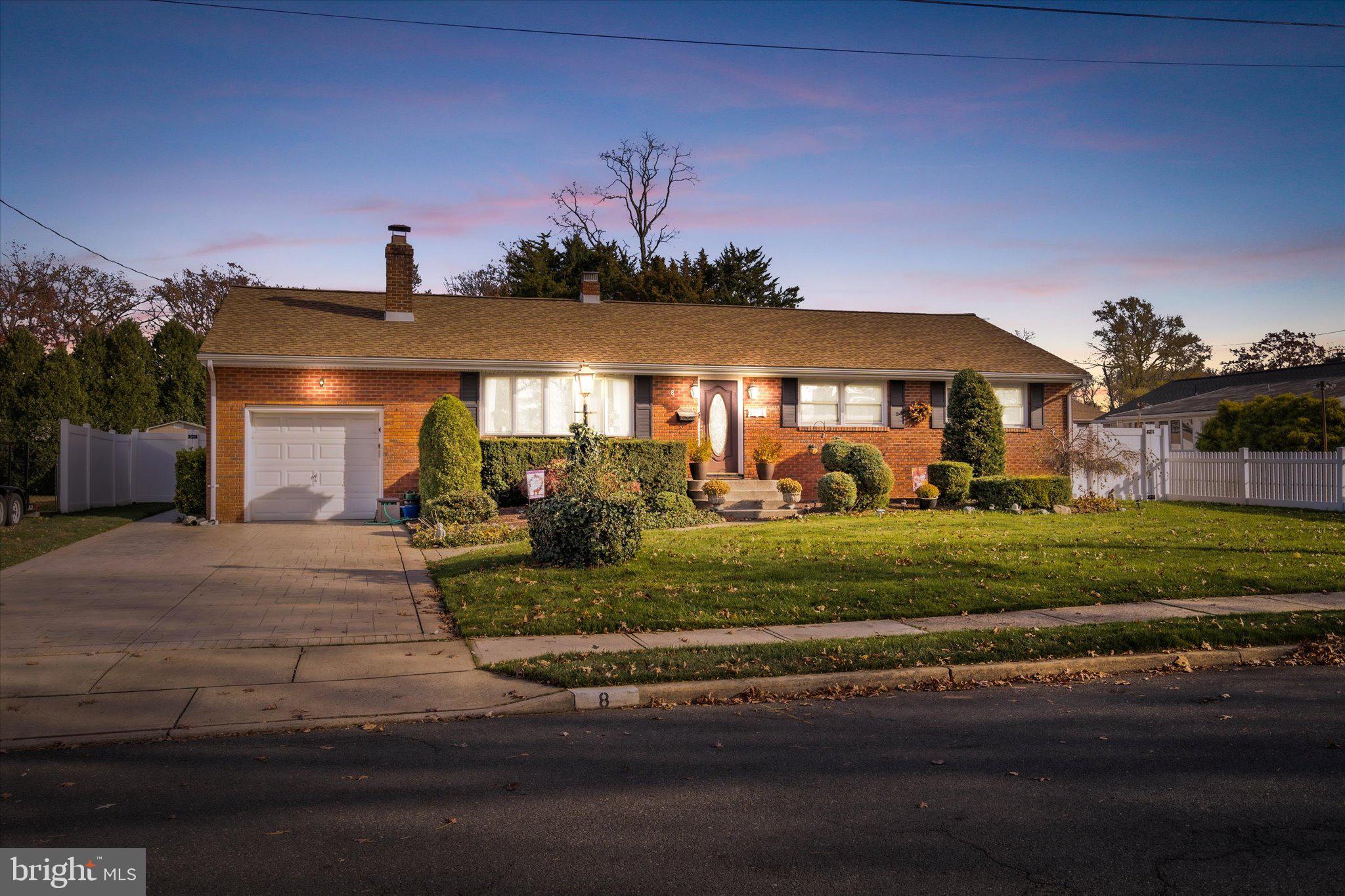 8 Pintinalli Dr