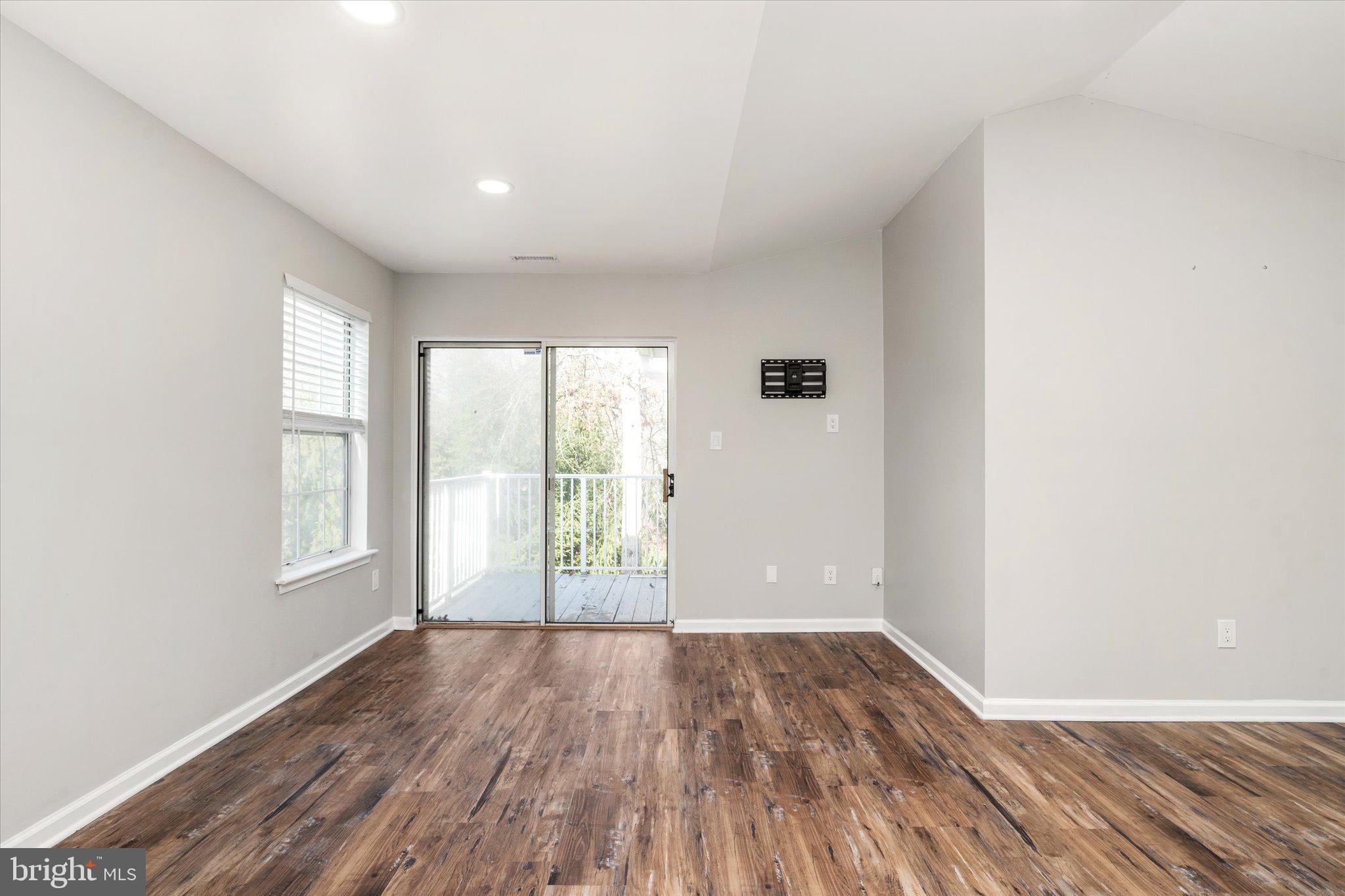328 Walden Cir