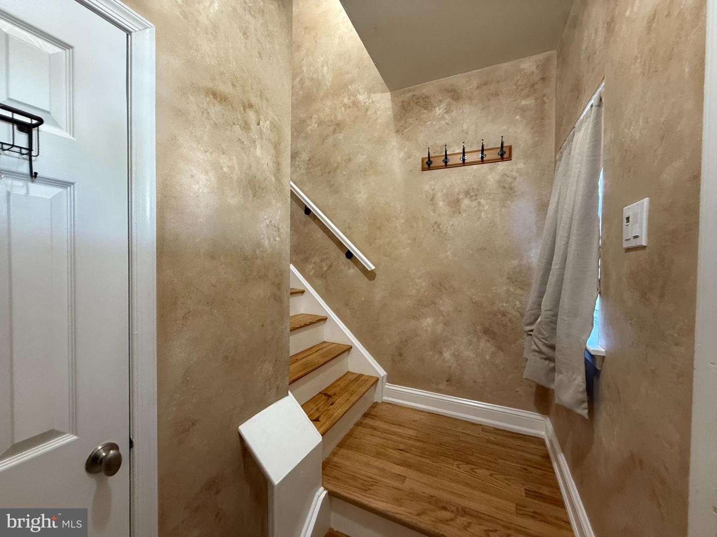 256 ANDOVER PL
