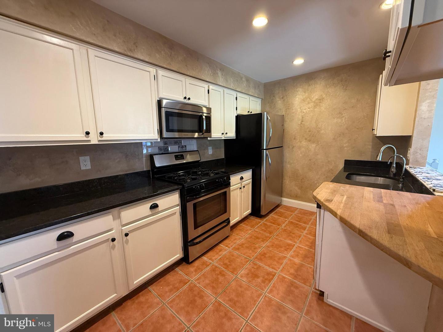 256 ANDOVER PL