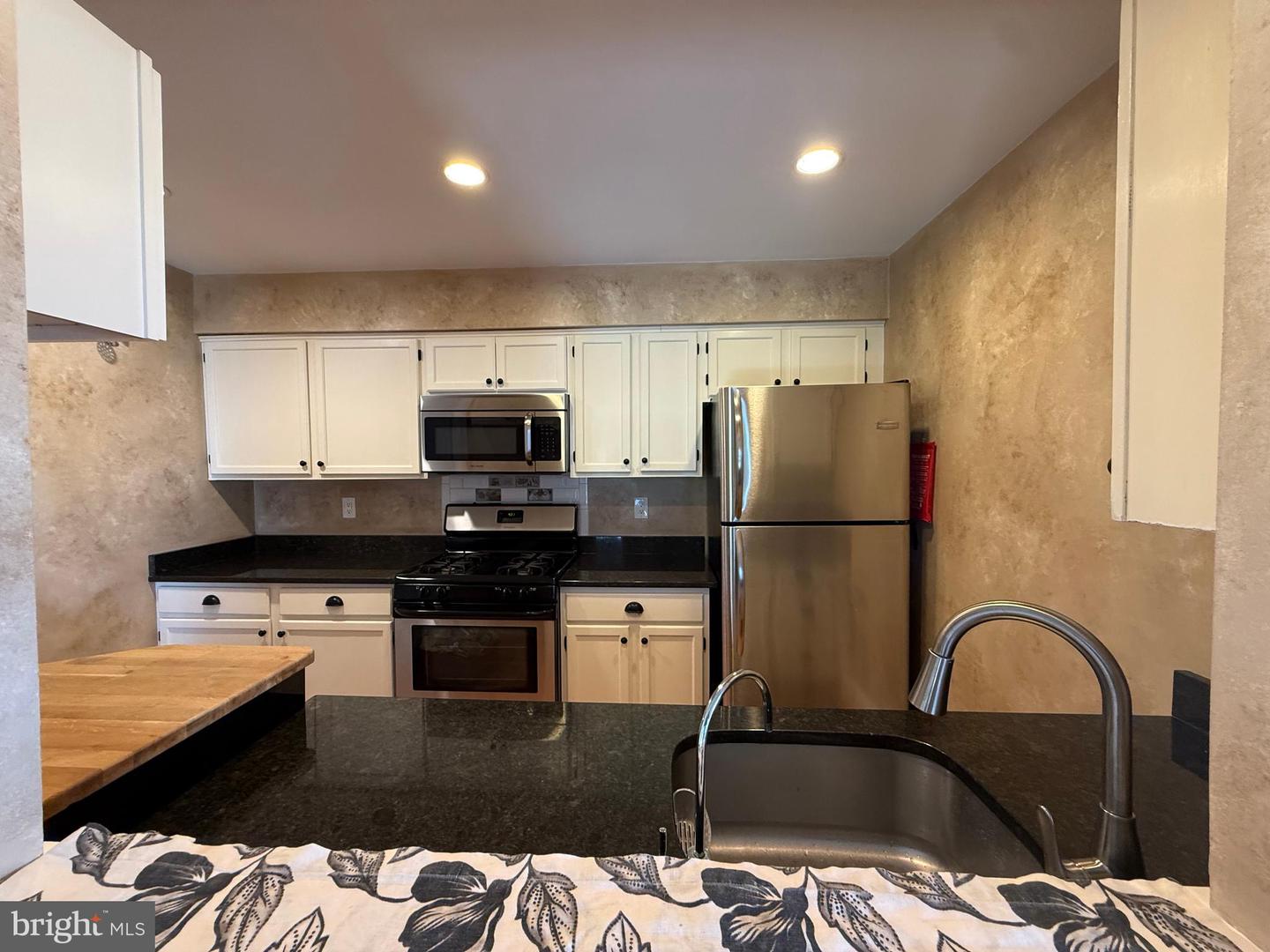 256 ANDOVER PL