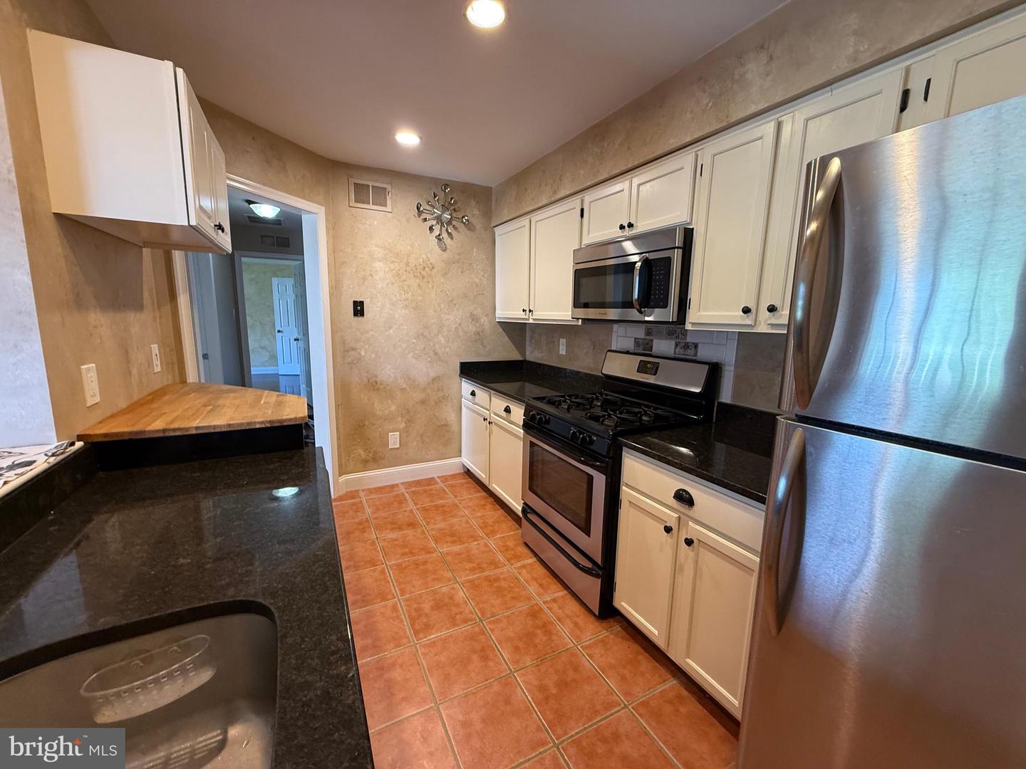 256 ANDOVER PL