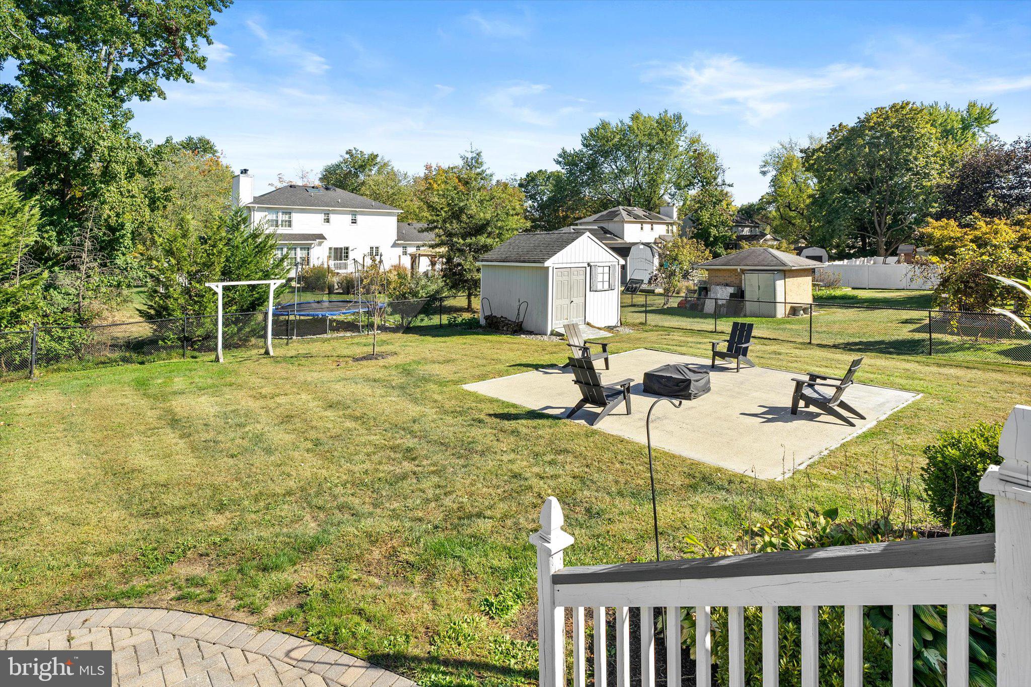 21 VILLAGE DRIVE W