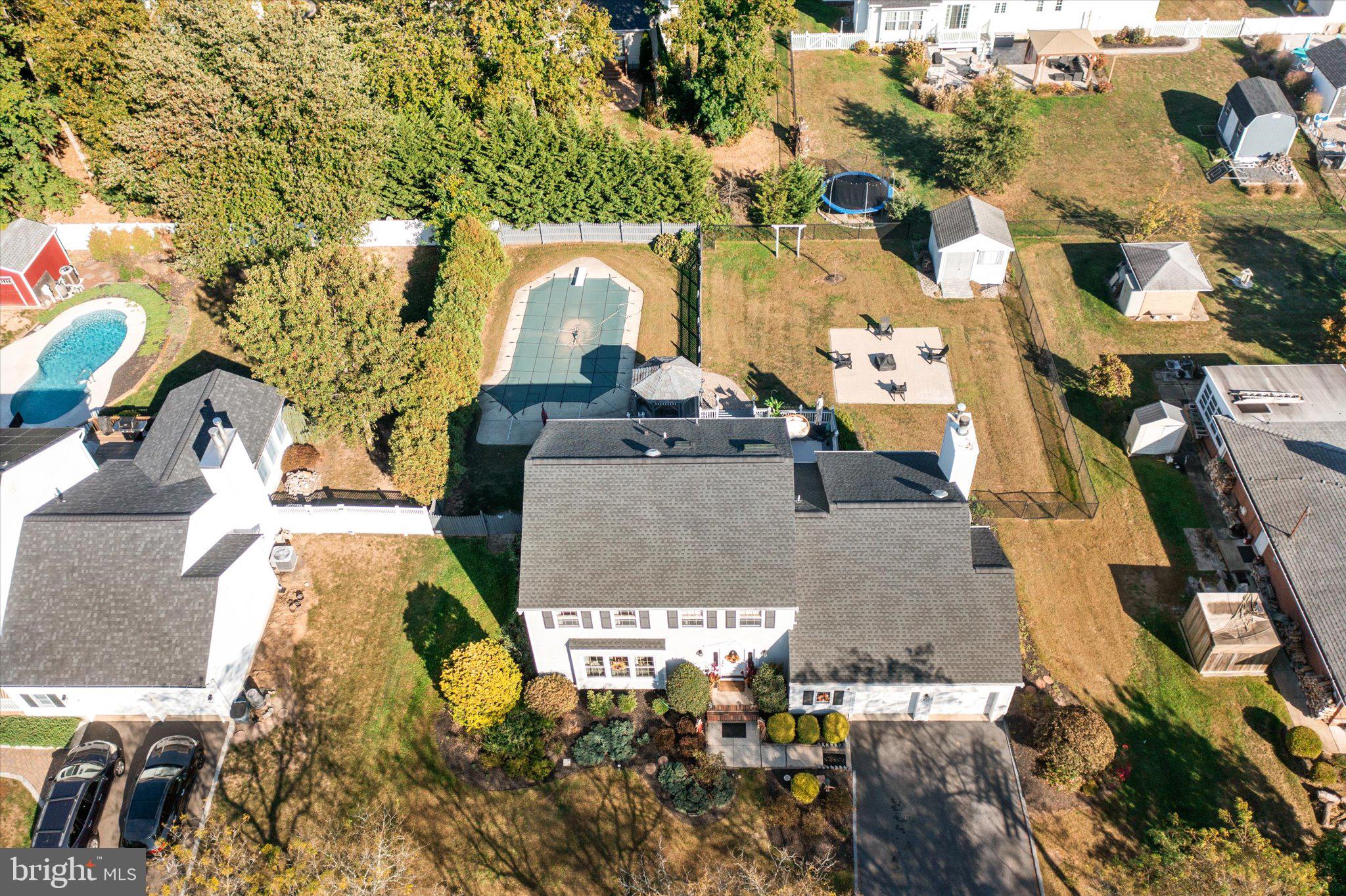 21 VILLAGE DRIVE W