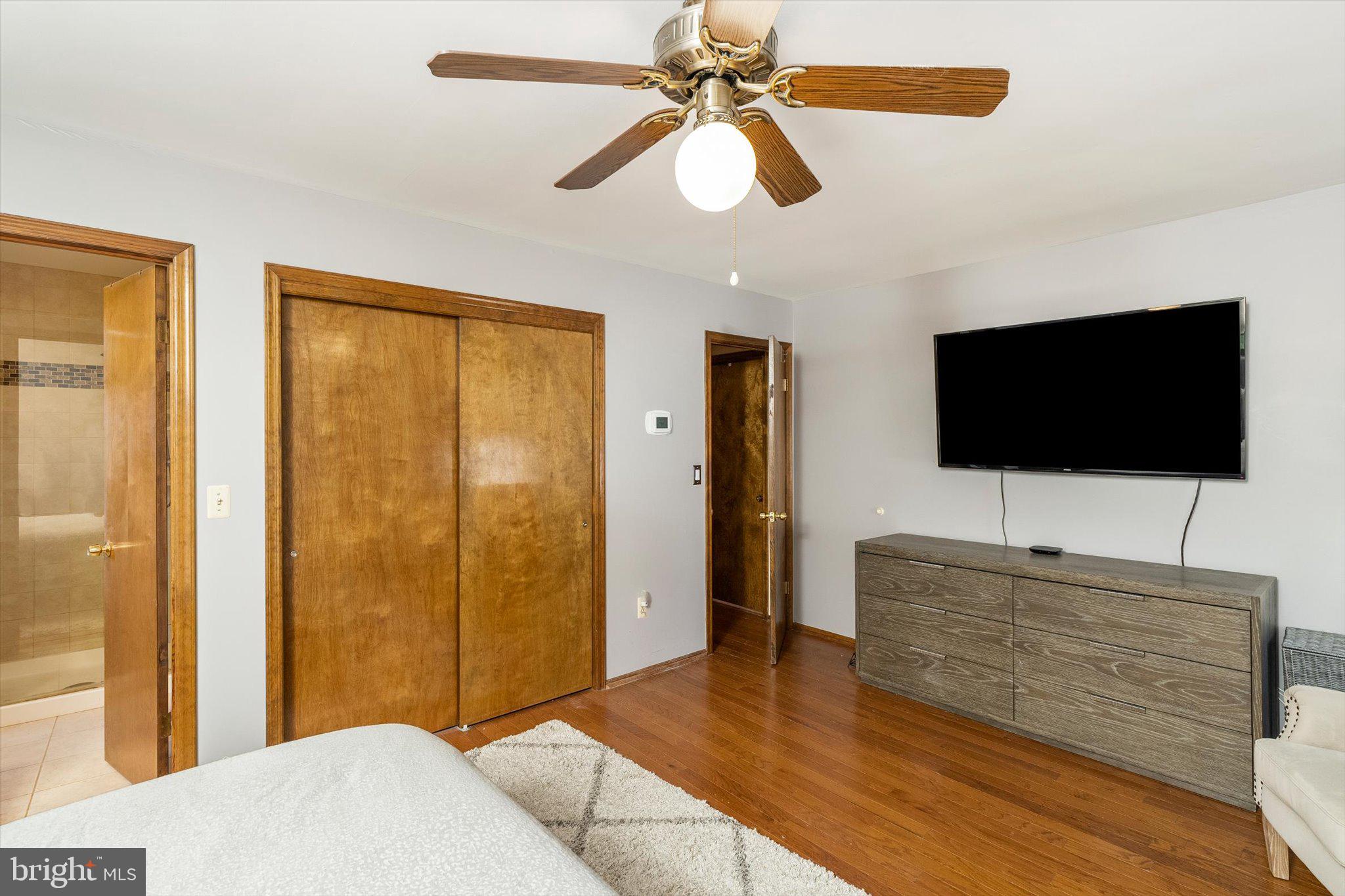 21 VILLAGE DRIVE W