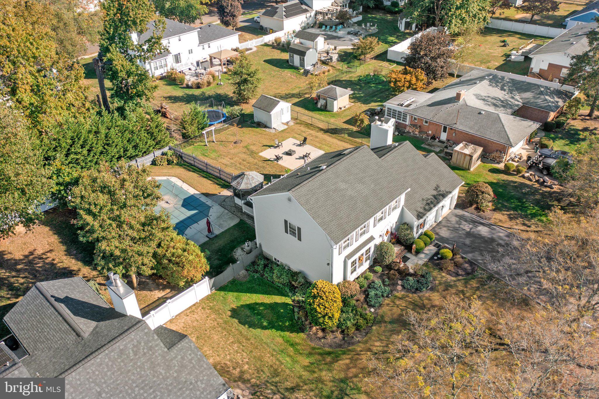 21 VILLAGE DRIVE W