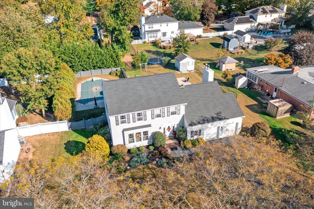 21 VILLAGE DRIVE W